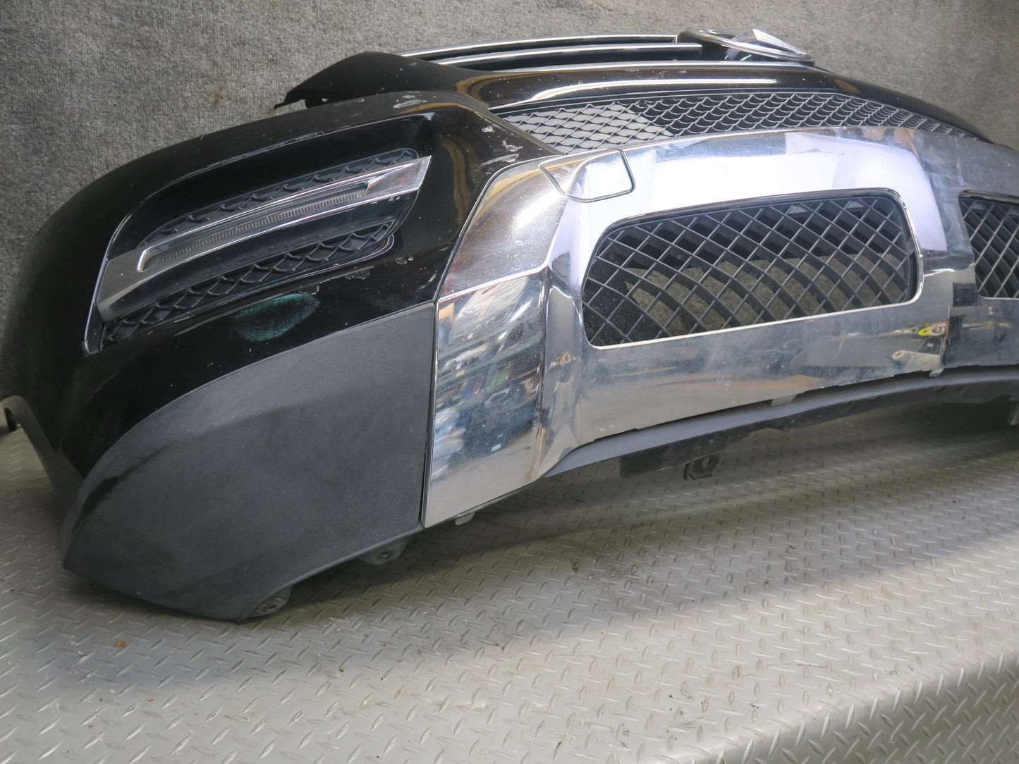 12-15 Mercedes W166 ML350 Front Bumper Cover Black w Grille & Fog Light Assy OEM