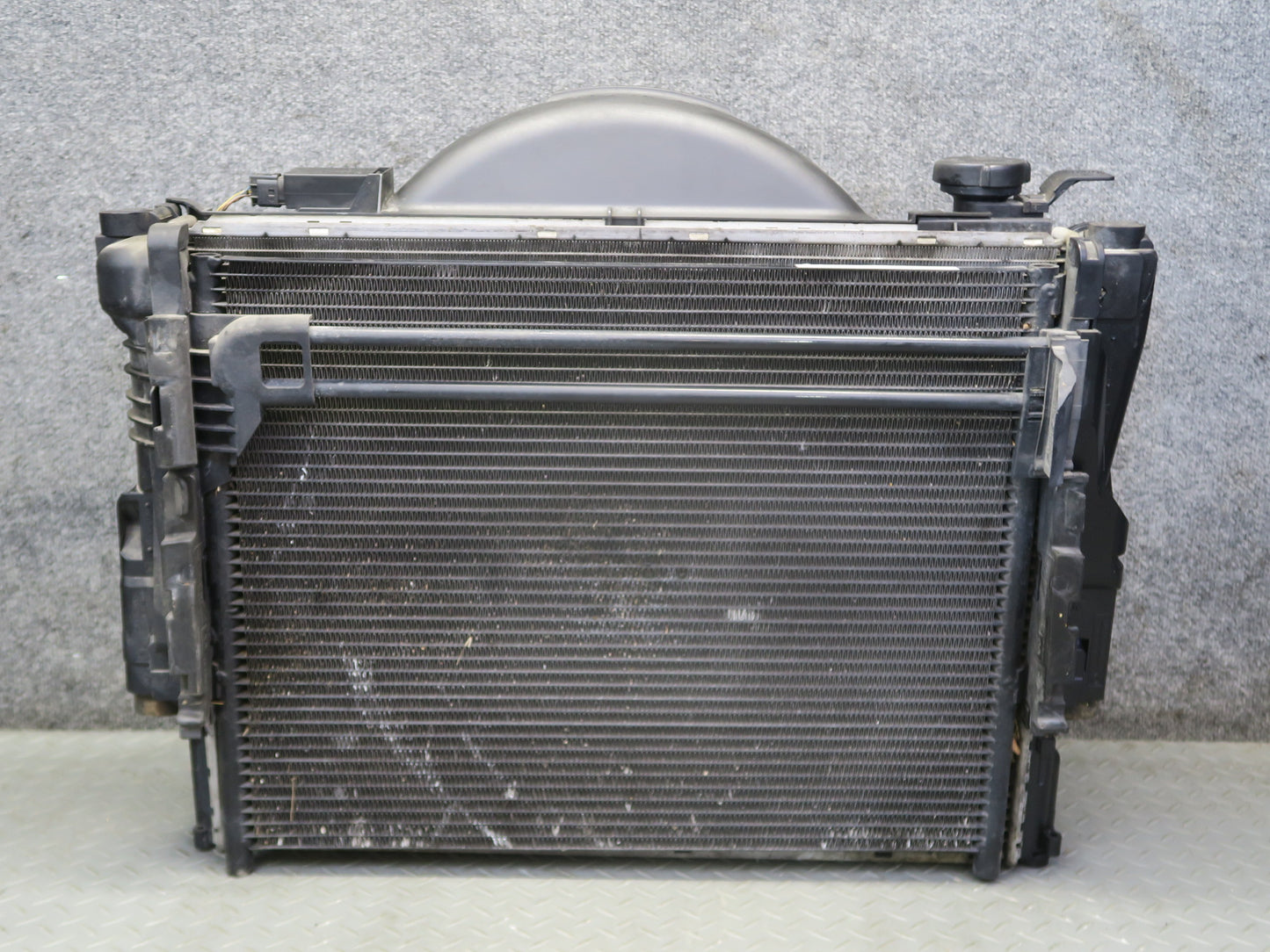 01-02 BMW E46 330ci M54 A/T Engine Radiator A/C Condenser Oil Cooler Shroud Set