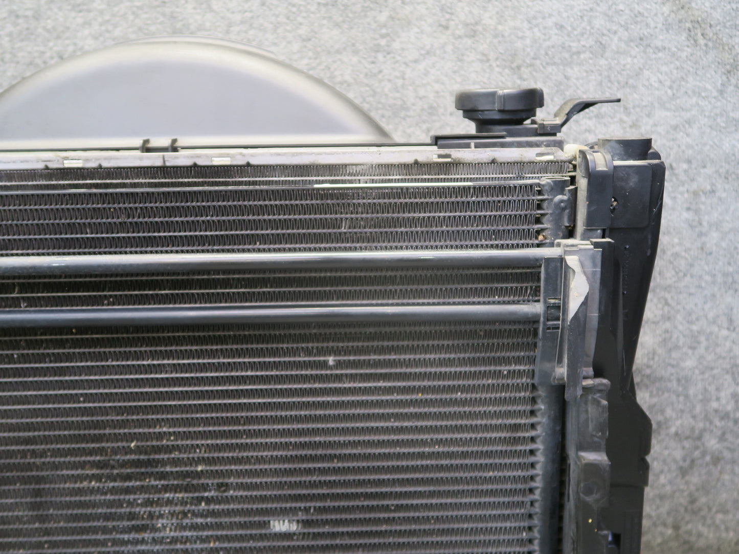 01-02 BMW E46 330ci M54 A/T Engine Radiator A/C Condenser Oil Cooler Shroud Set