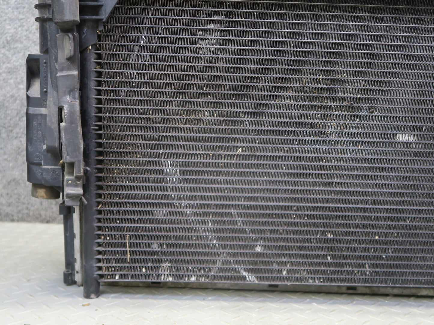 01-02 BMW E46 330ci M54 A/T Engine Radiator A/C Condenser Oil Cooler Shroud Set