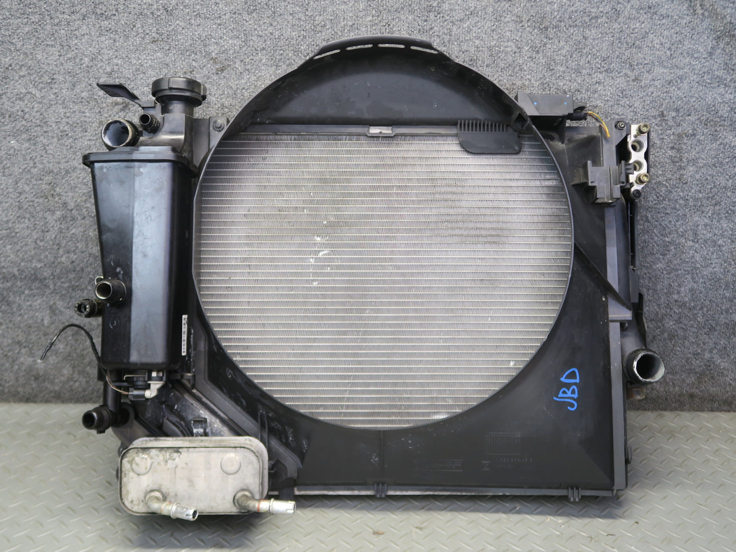 01-02 BMW E46 330ci M54 A/T Engine Radiator A/C Condenser Oil Cooler Shroud Set