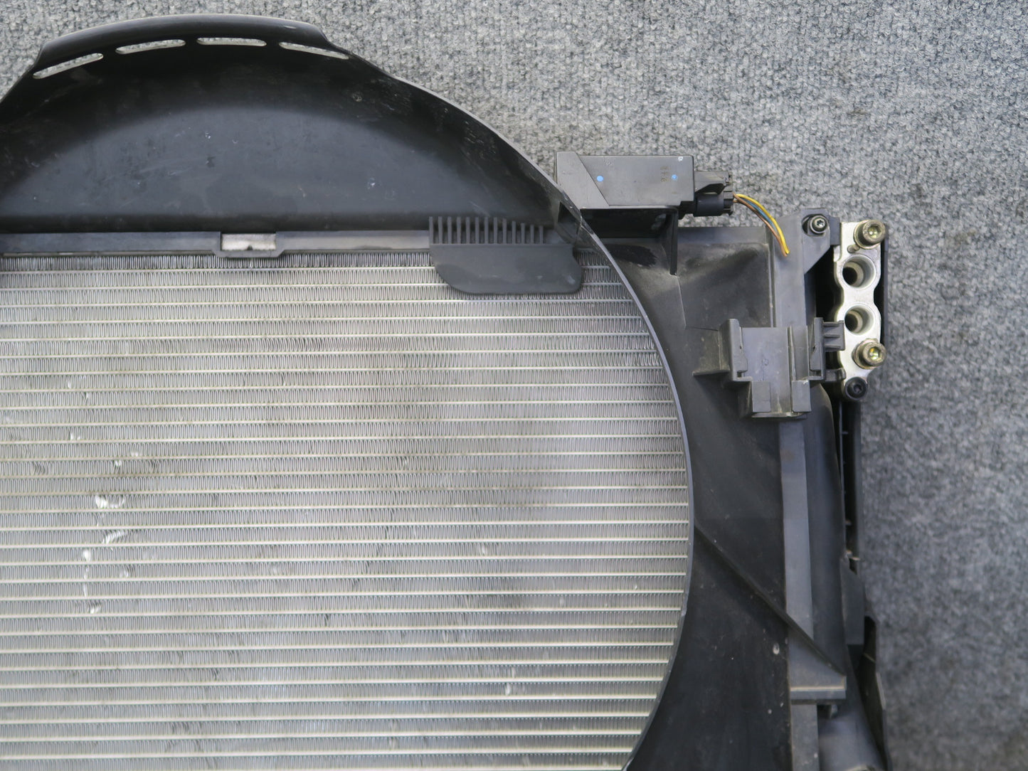 01-02 BMW E46 330ci M54 A/T Engine Radiator A/C Condenser Oil Cooler Shroud Set