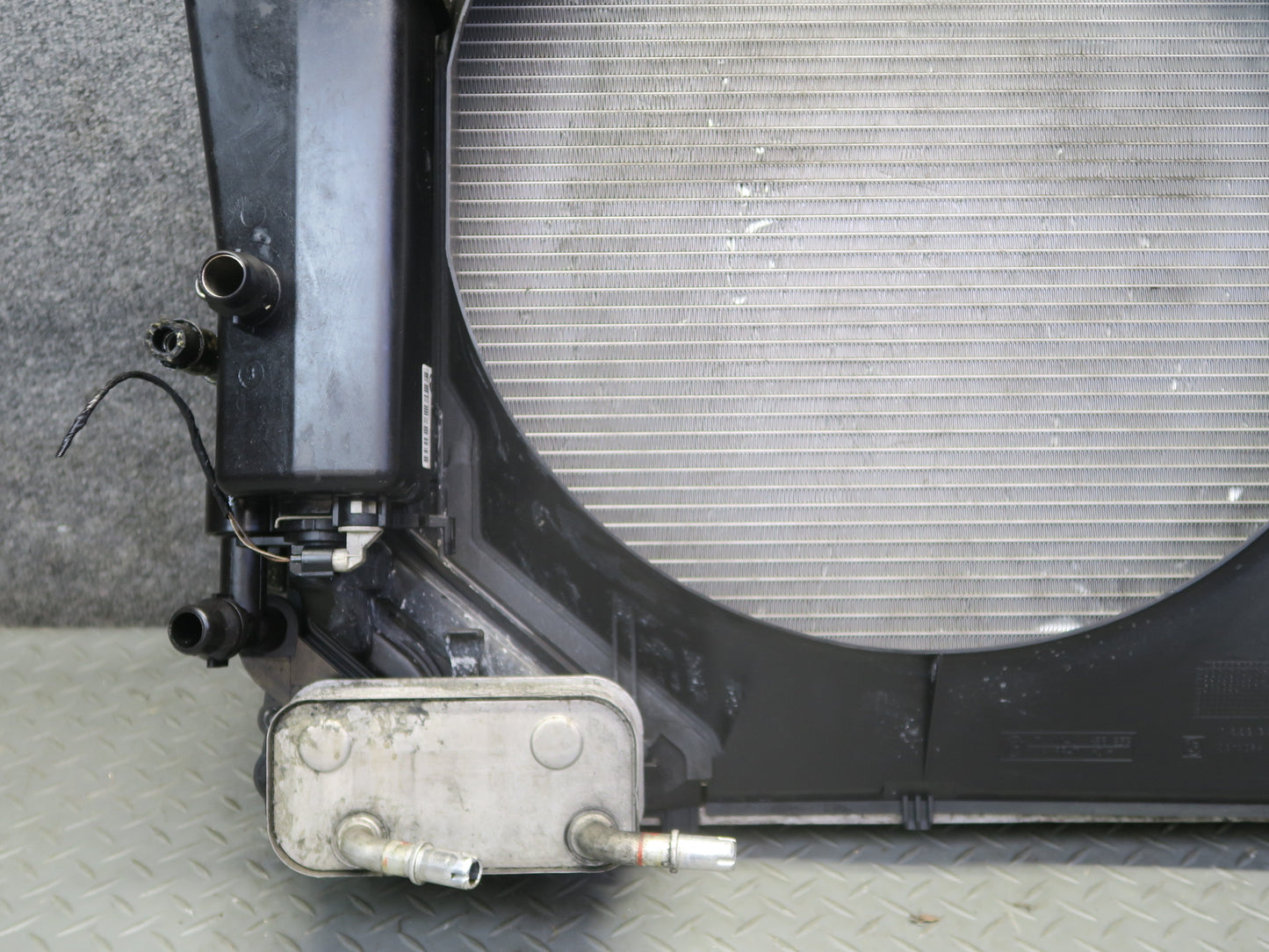 01-02 BMW E46 330ci M54 A/T Engine Radiator A/C Condenser Oil Cooler Shroud Set