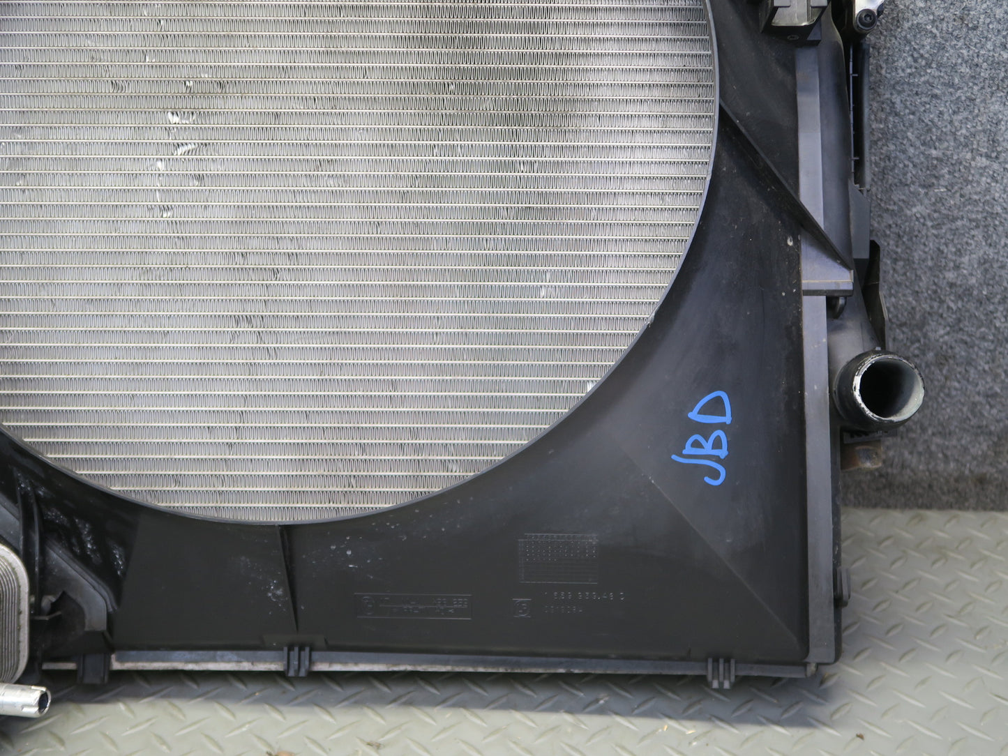 01-02 BMW E46 330ci M54 A/T Engine Radiator A/C Condenser Oil Cooler Shroud Set