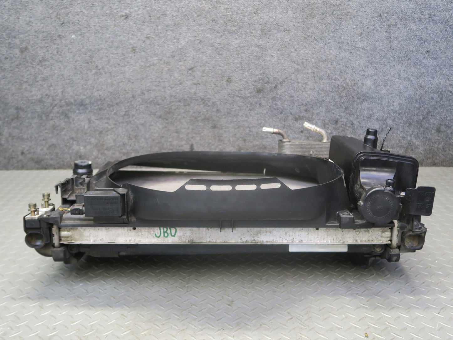 01-02 BMW E46 330ci M54 A/T Engine Radiator A/C Condenser Oil Cooler Shroud Set