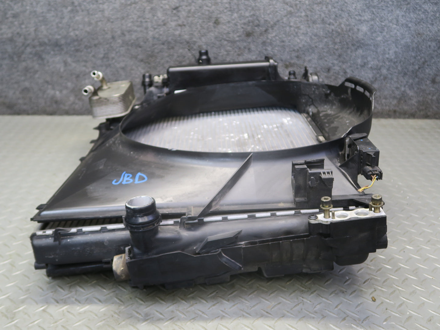 01-02 BMW E46 330ci M54 A/T Engine Radiator A/C Condenser Oil Cooler Shroud Set