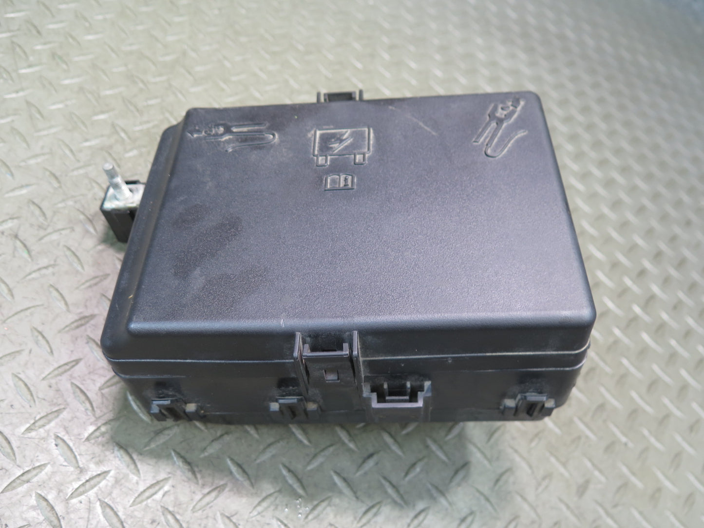 2014-2017 Maserati Ghibli M157 SQ4 Engine Bay Fuse Relay Junction Box