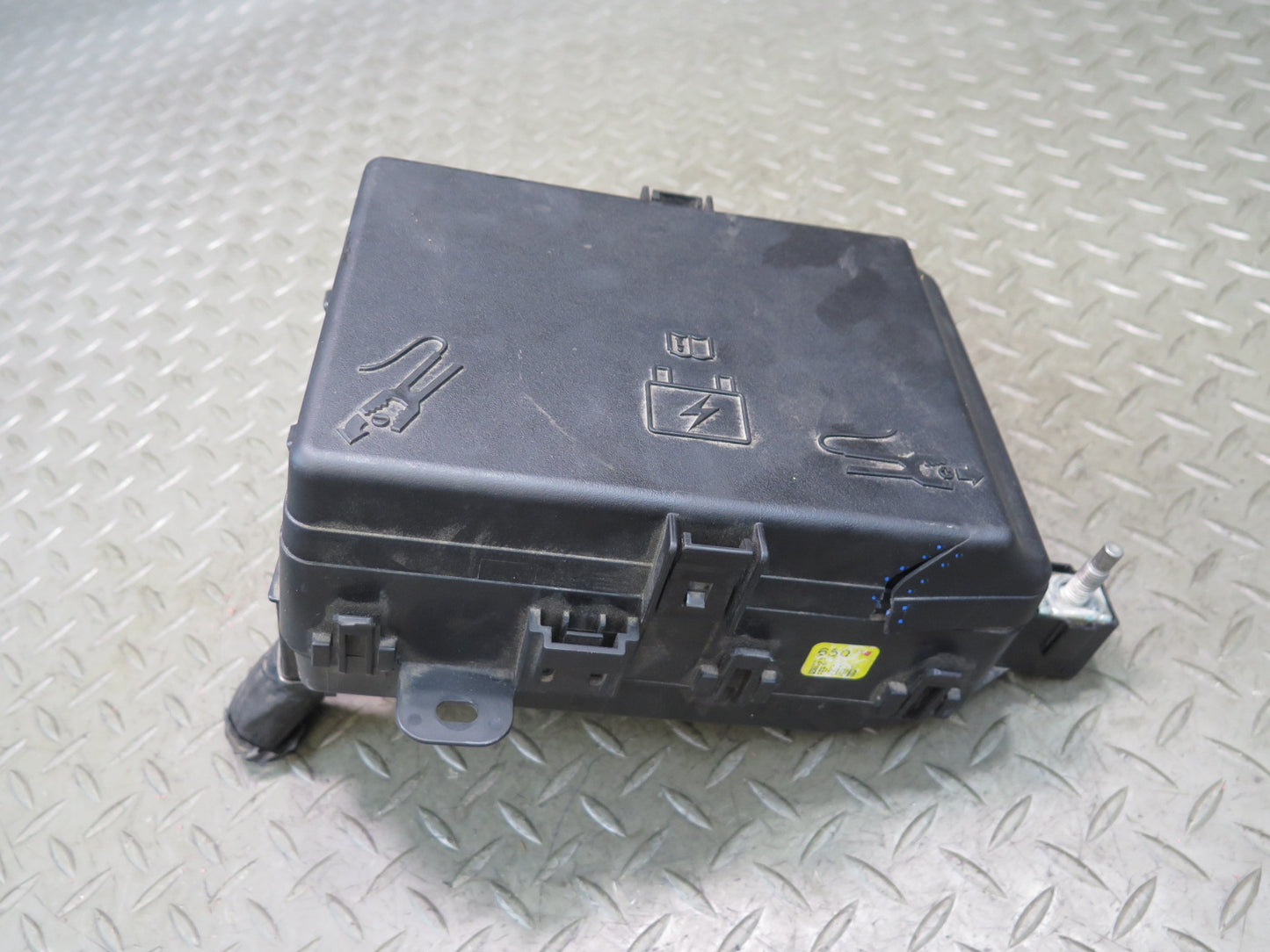 2014-2017 Maserati Ghibli M157 SQ4 Engine Bay Fuse Relay Junction Box