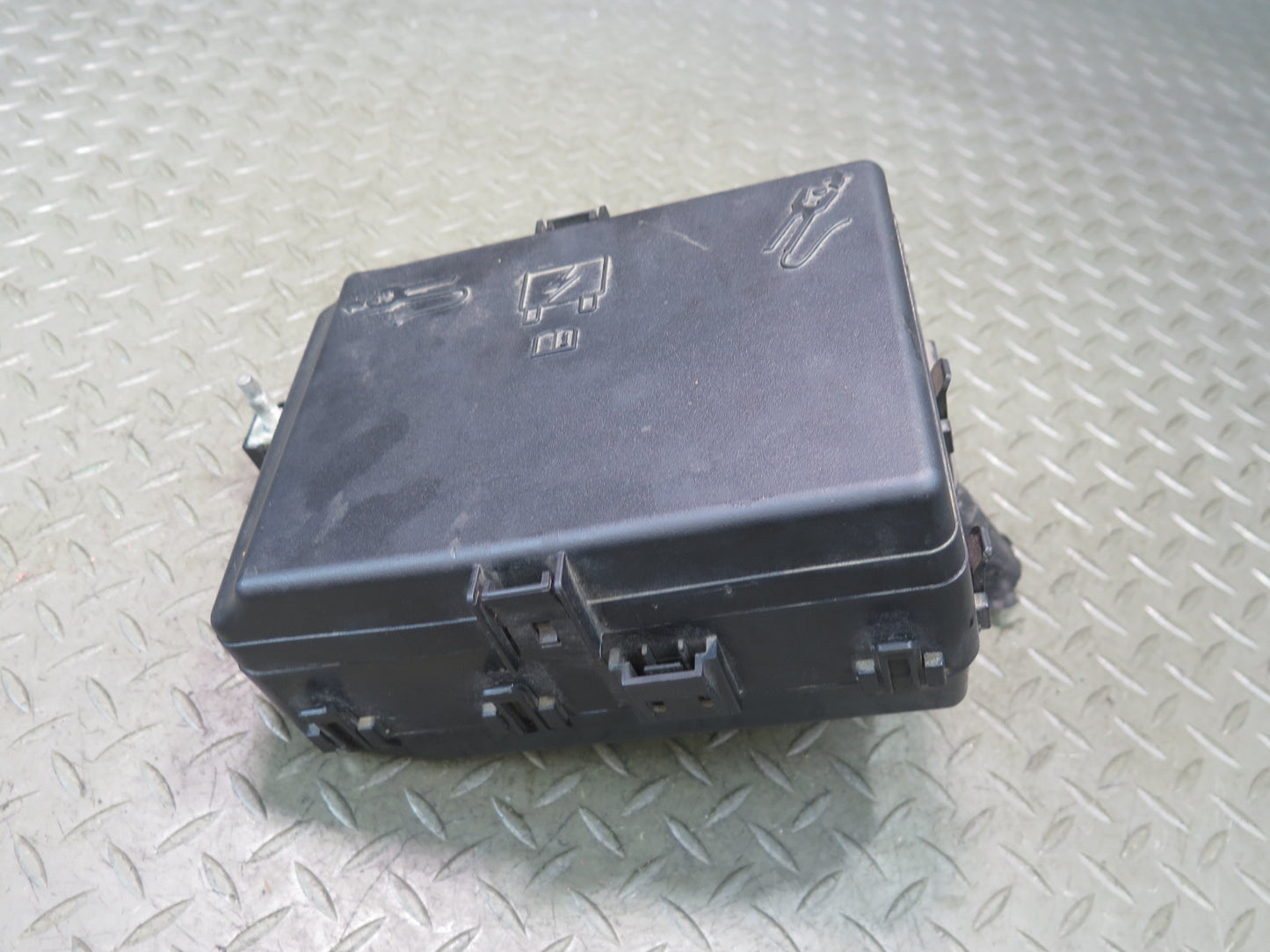 2014-2017 Maserati Ghibli M157 SQ4 Engine Bay Fuse Relay Junction Box