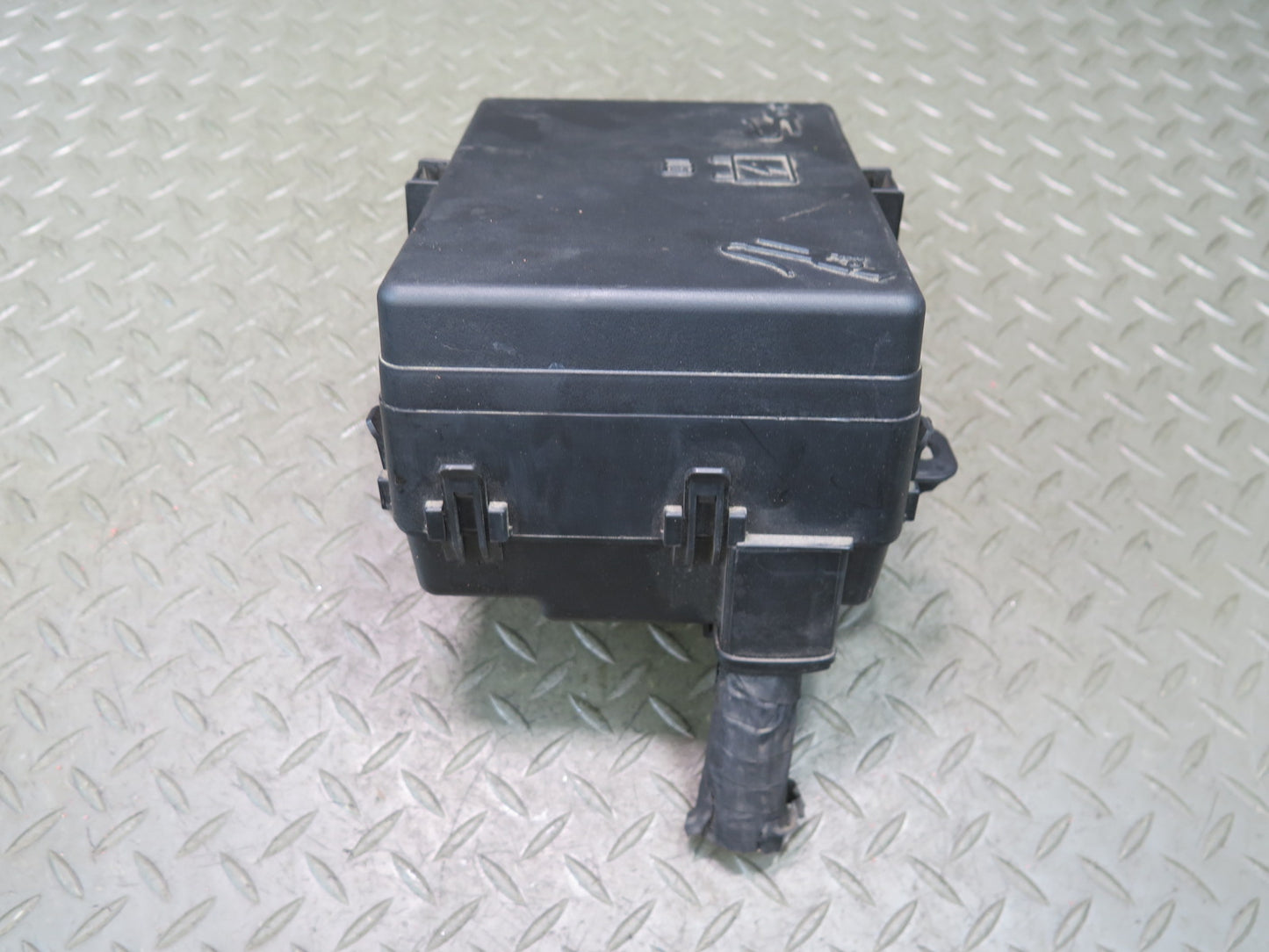 2014-2017 Maserati Ghibli M157 SQ4 Engine Bay Fuse Relay Junction Box