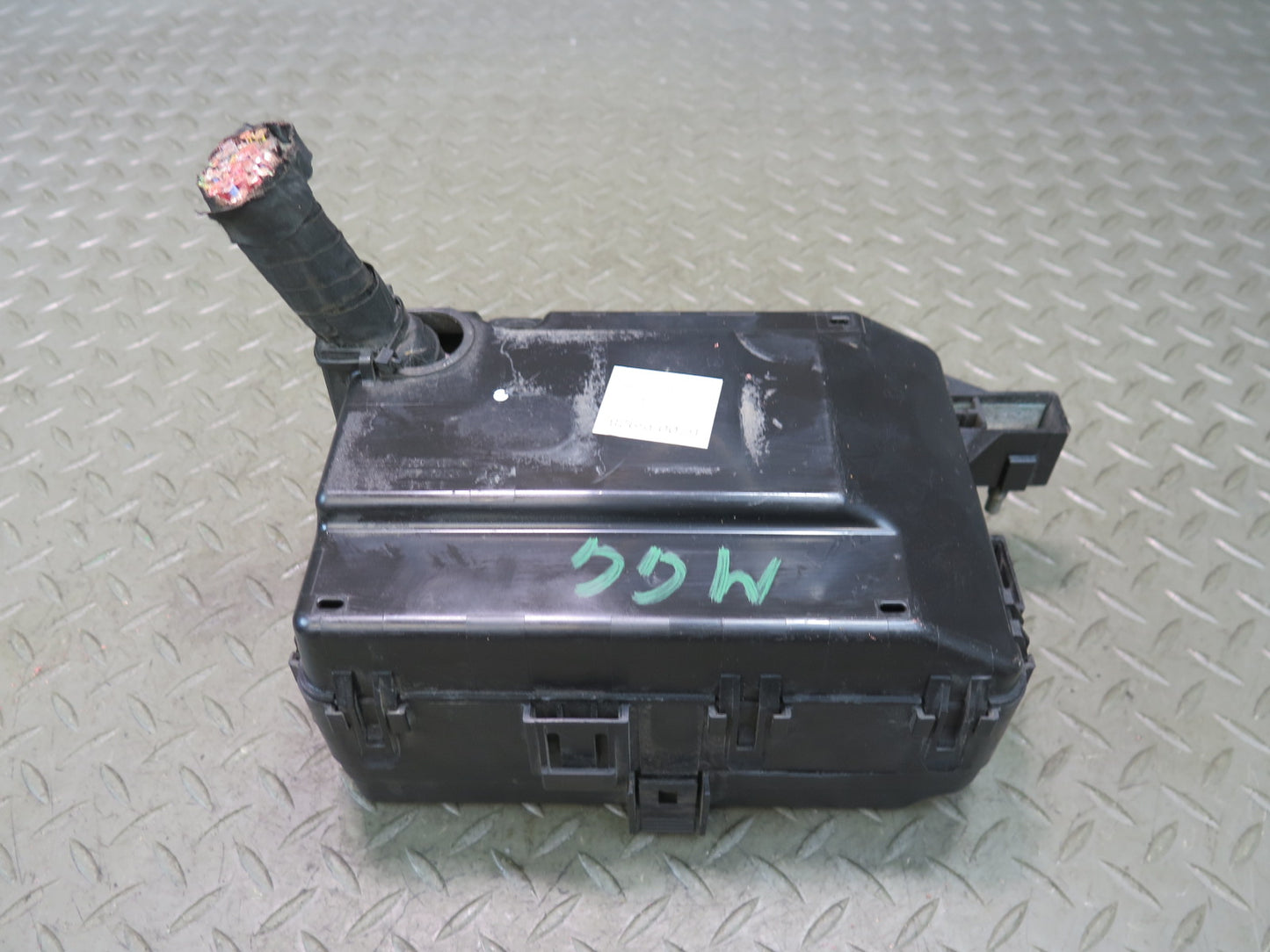 2014-2017 Maserati Ghibli M157 SQ4 Engine Bay Fuse Relay Junction Box