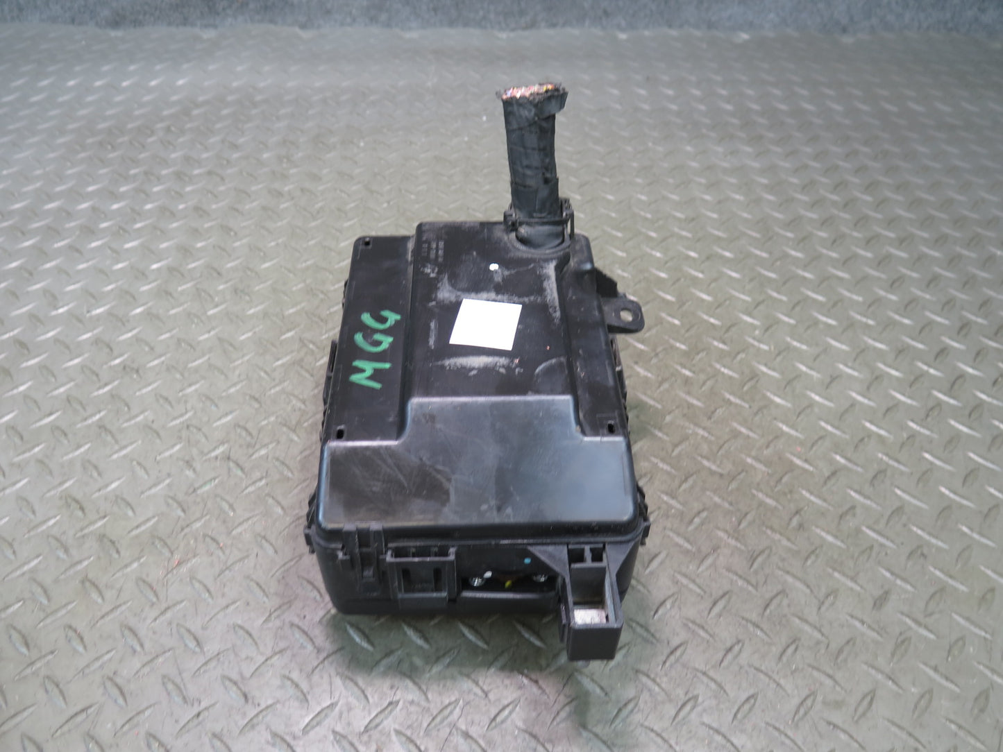 2014-2017 Maserati Ghibli M157 SQ4 Engine Bay Fuse Relay Junction Box