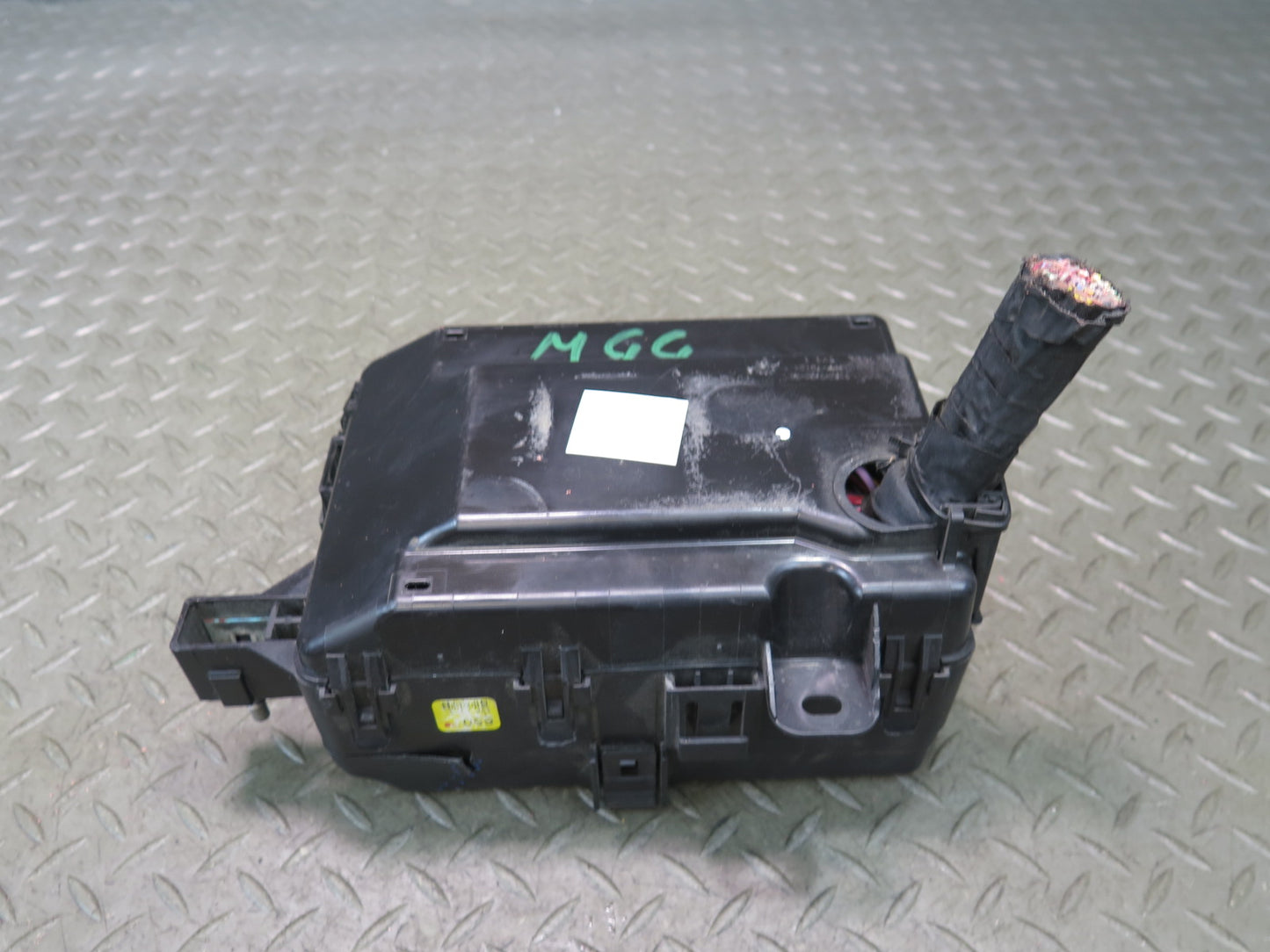2014-2017 Maserati Ghibli M157 SQ4 Engine Bay Fuse Relay Junction Box