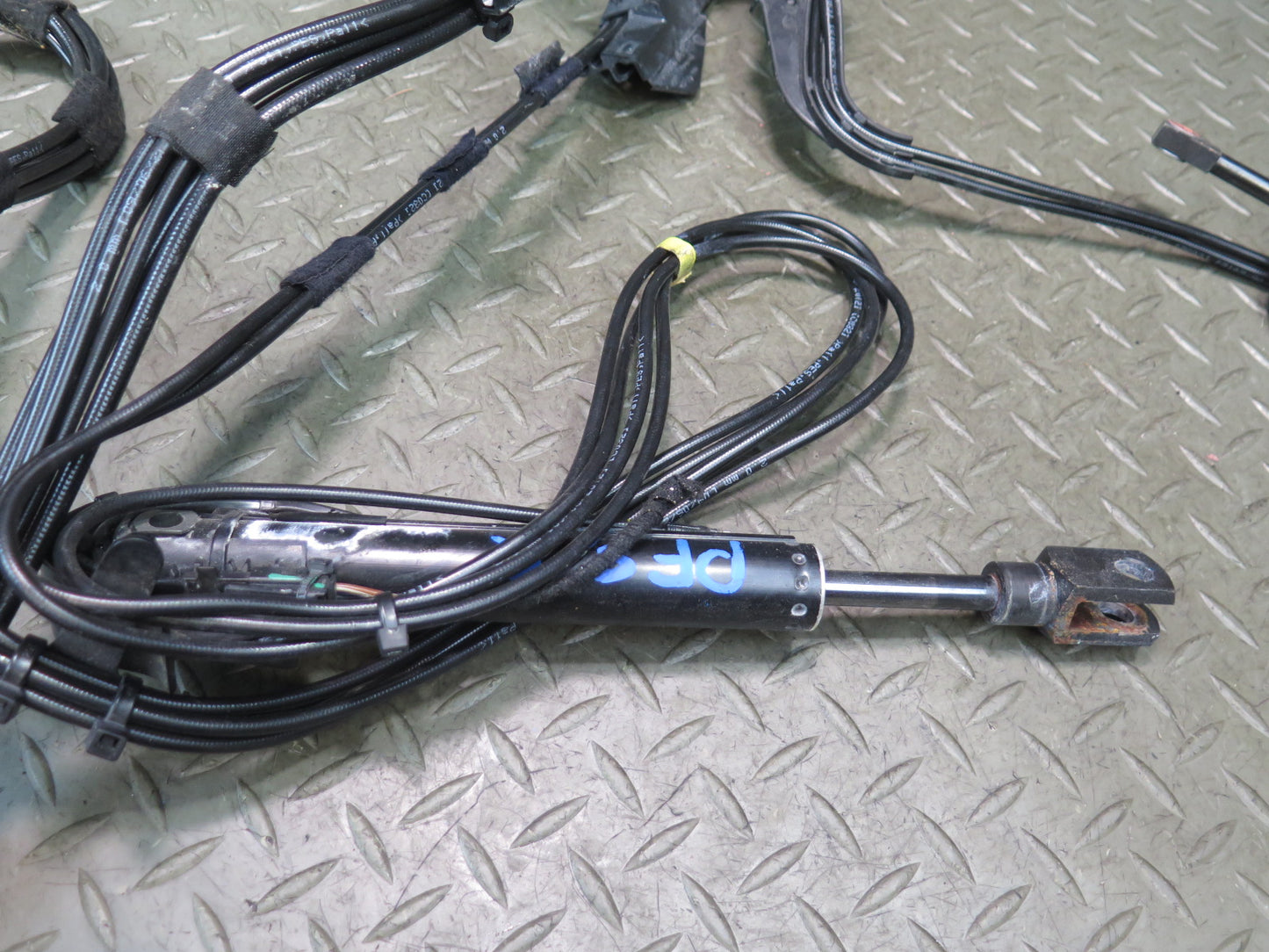 10-17 Audi A5 S5 RS5 Conv Set of 3 Right TOP Roof Hydraulic Cylinder w Hose OEM