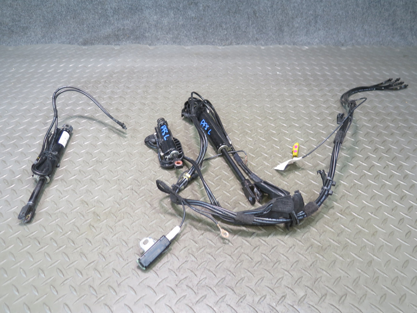 10-17 Audi A5 S5 RS5 Conv Set of 3 Left TOP Roof Hydraulic Cylinder w Hose OEM
