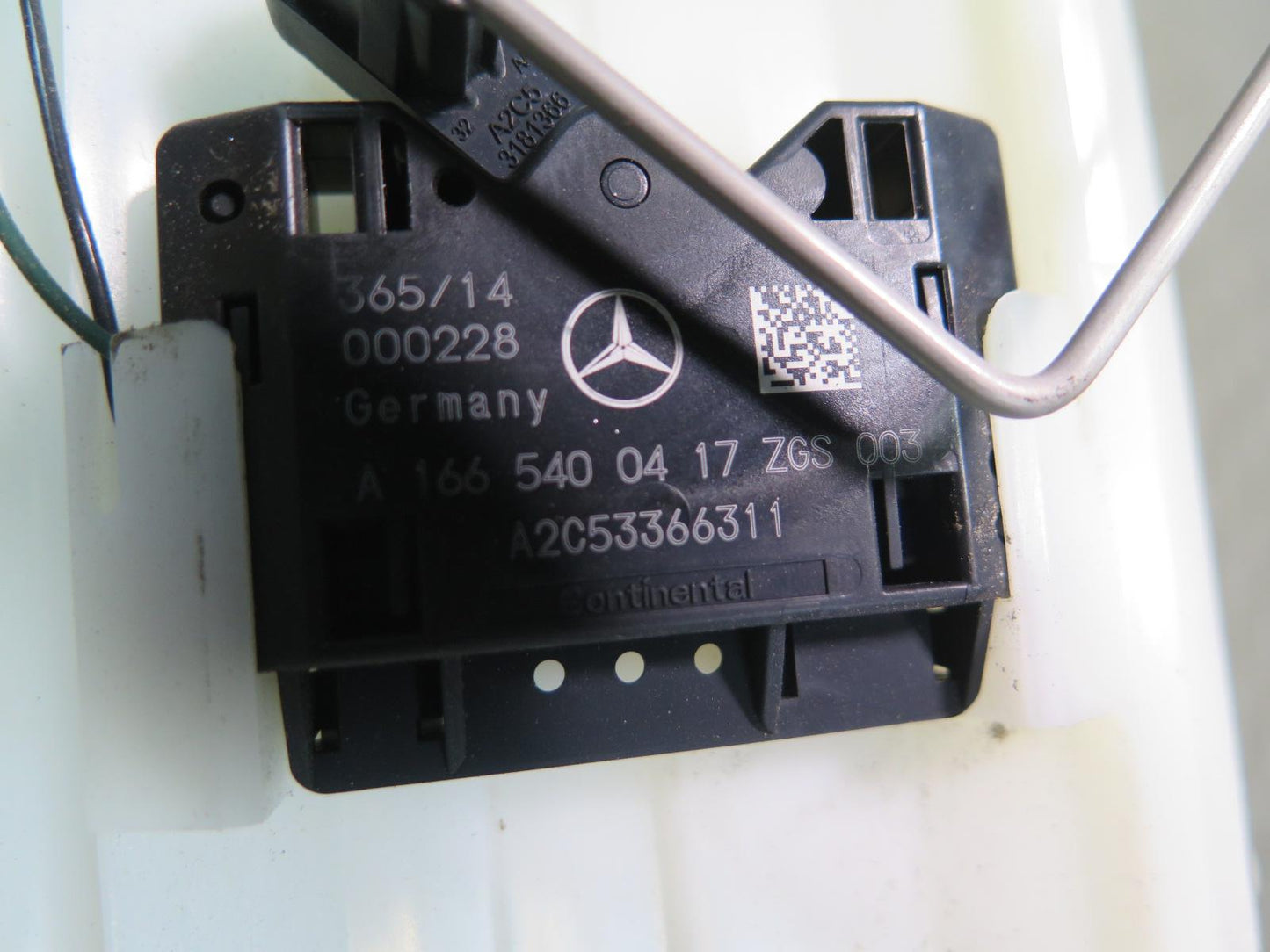 12-15 Mercedes W166 ML350 Set of 2 Fuel Pump Level Sensor Sending Unit OEM