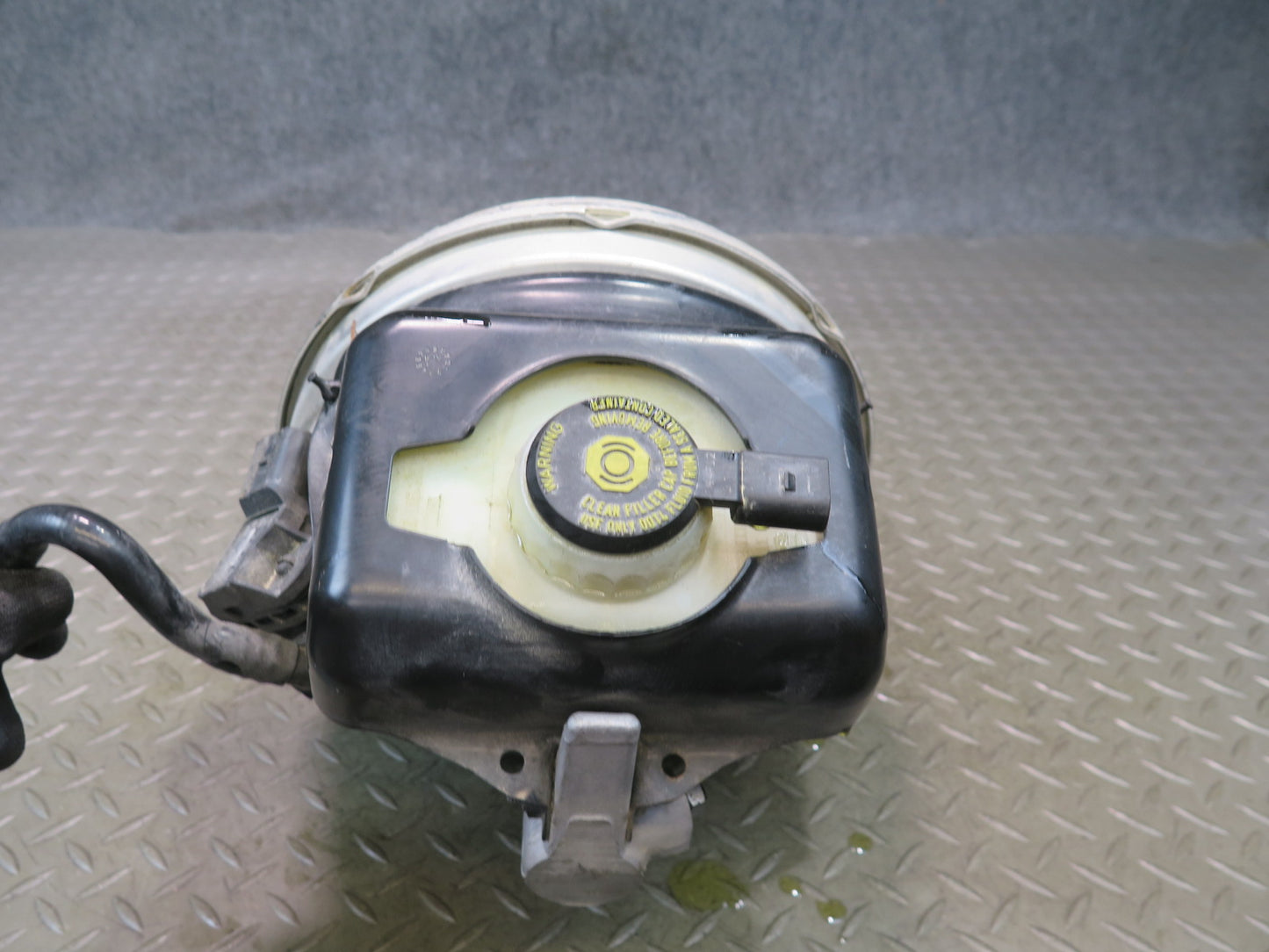 12-16 Audi A5 S5 Brake Master Cylinder Booster Fluid Reservoir 8T0612103A OEM