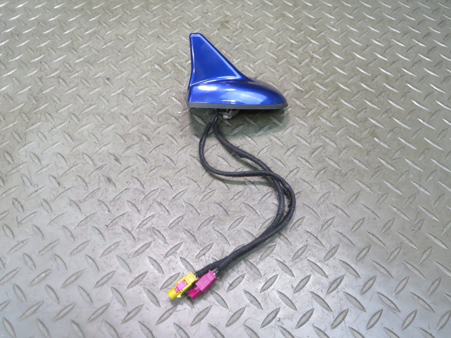 2017 Maserati Ghibli M157 Roof Shark FIN Antenna w Cover 670076138