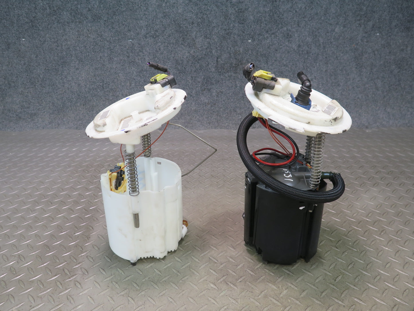 2014-2020 Maserati Ghibli M157 SQ4 3.0L Right & Left Side Fuel Gas Tank Pump Set