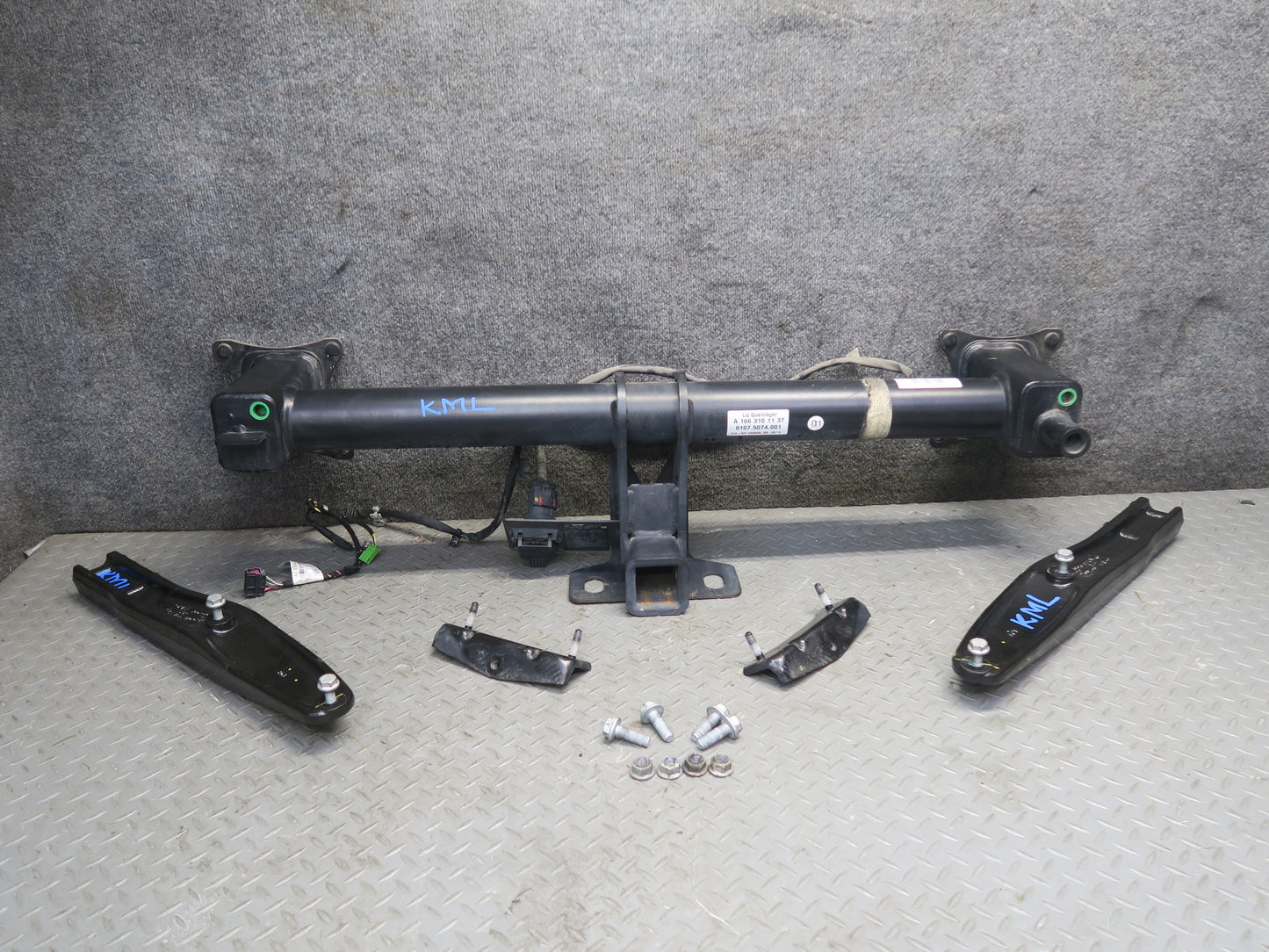 12-15 Mercedes W166 ML Rear Bumper Towing Trailer Hitch TOW Bar Assembly OEM