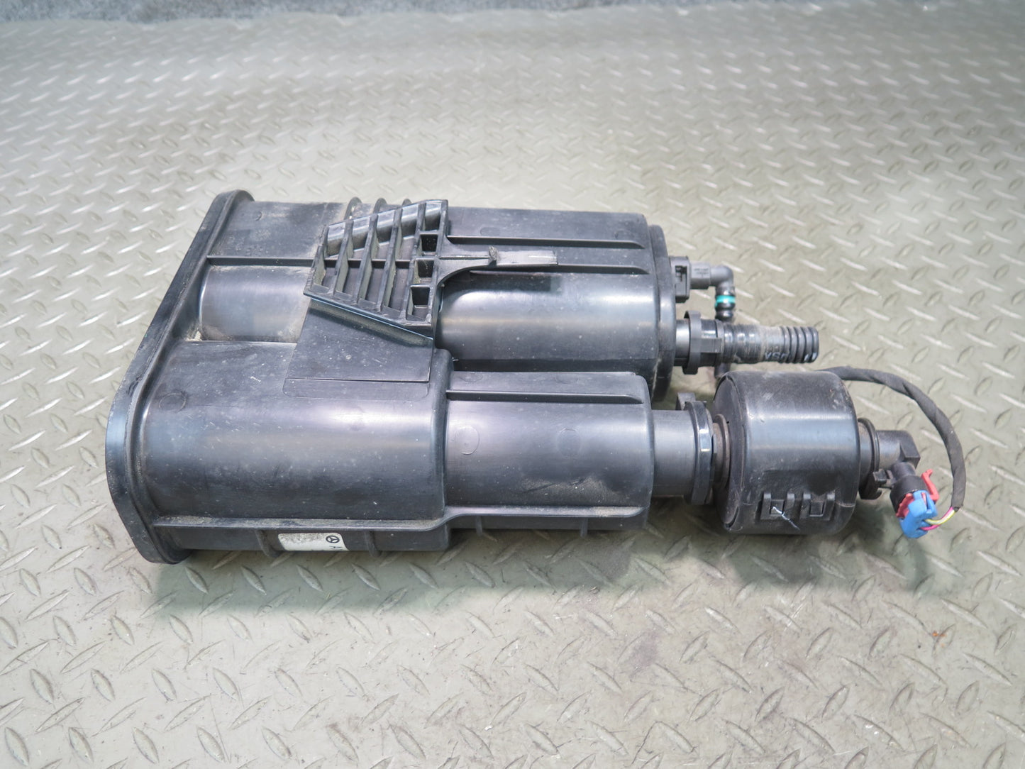 12-15 Mercedes W166 Ml-class Fuel Evap Vapor Charcoal Canister 1664700359 OEM