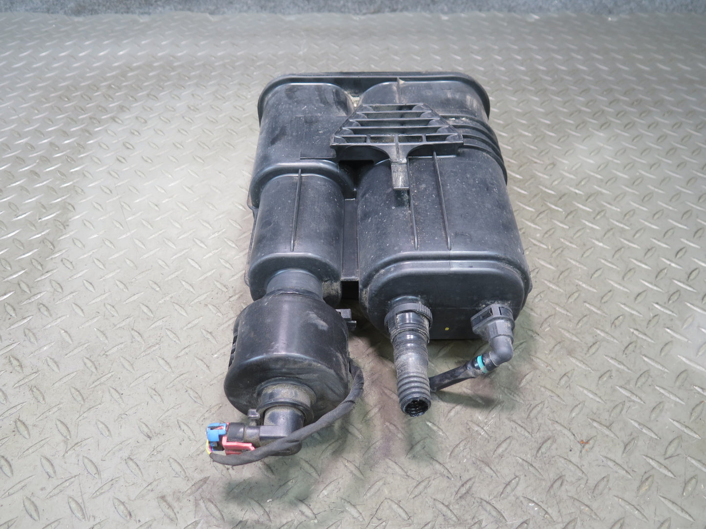 12-15 Mercedes W166 Ml-class Fuel Evap Vapor Charcoal Canister 1664700359 OEM