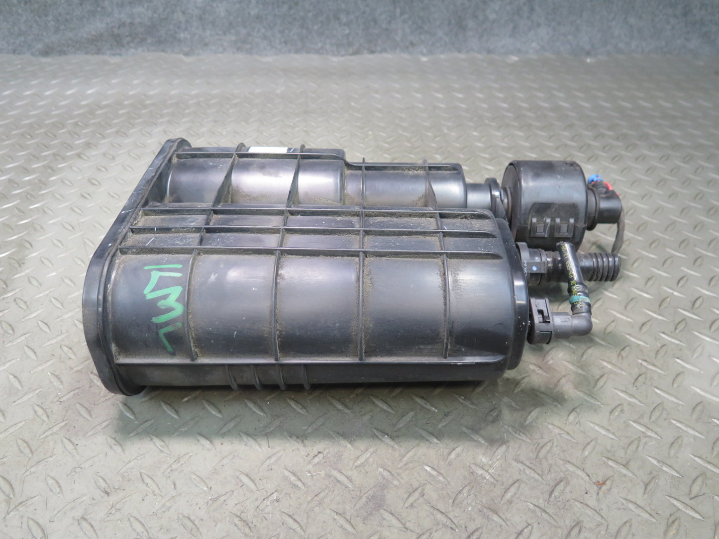 12-15 Mercedes W166 Ml-class Fuel Evap Vapor Charcoal Canister 1664700359 OEM