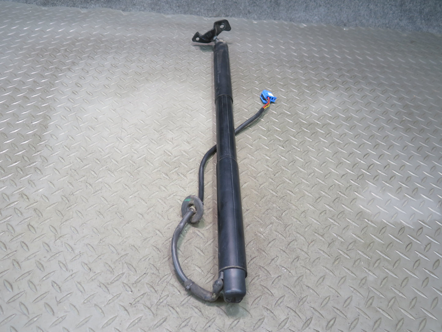 12-15 Mercedes W166 Ml-class Set of 2 Rear Trunk Tailgate Lift Strut Shock OEM