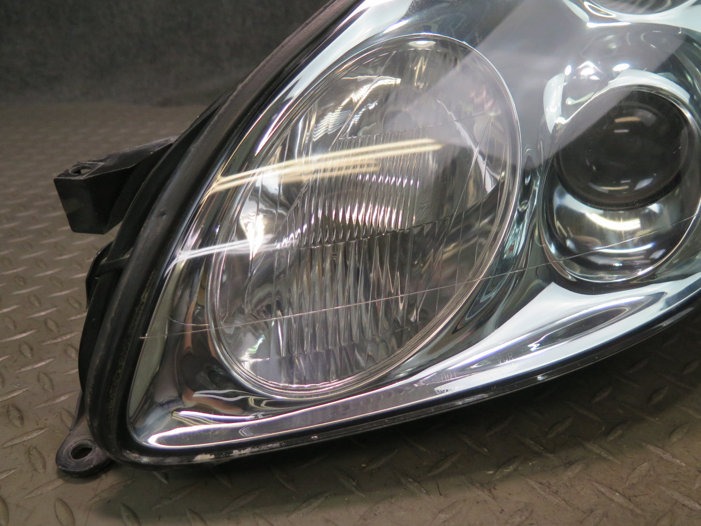 02-05 Lexus UZZ40L SC430 Left Driver Side Halogen Headlight Lamp Assembly OEM