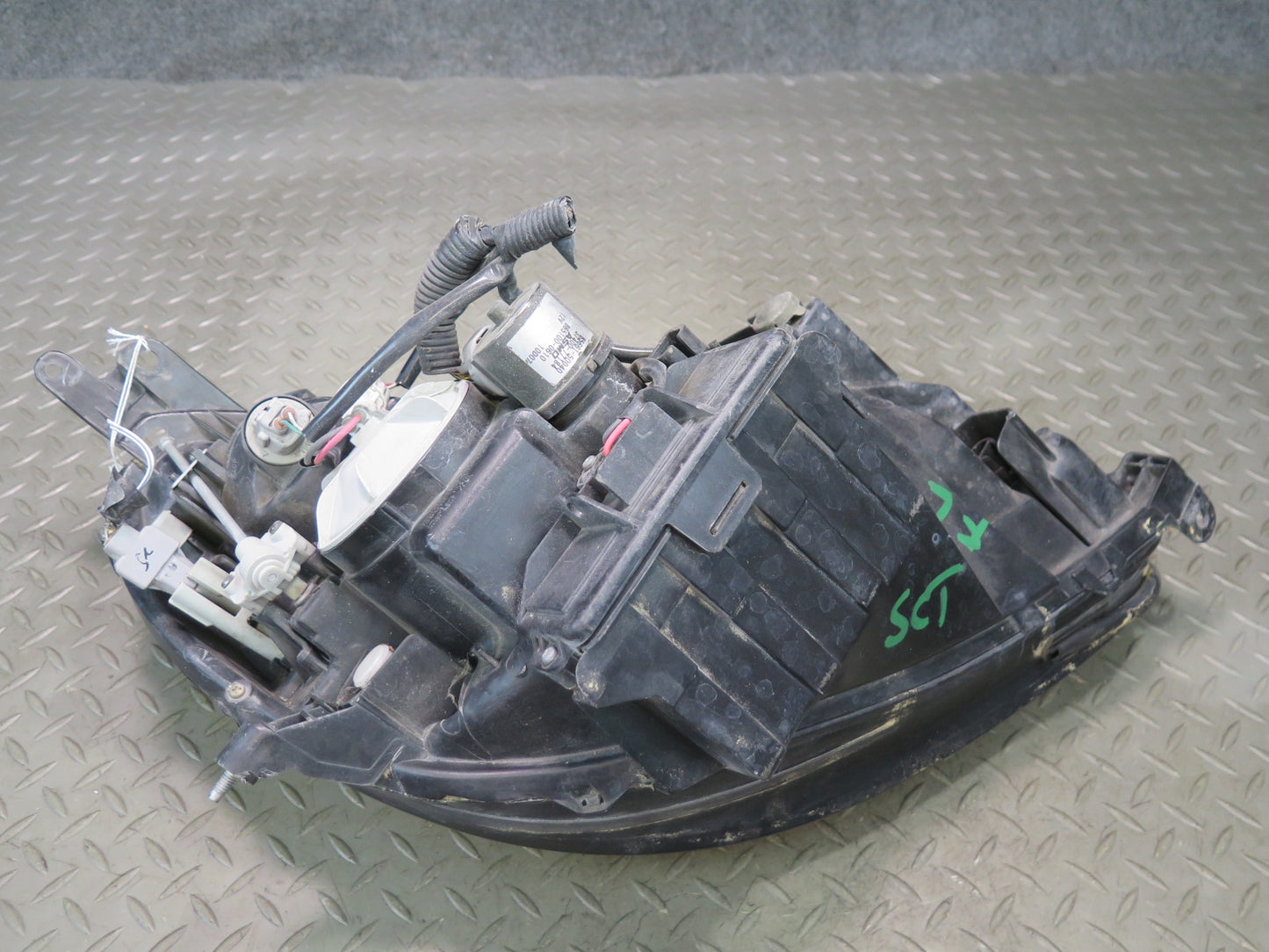 02-05 Lexus UZZ40L SC430 Left Driver Side Halogen Headlight Lamp Assembly OEM