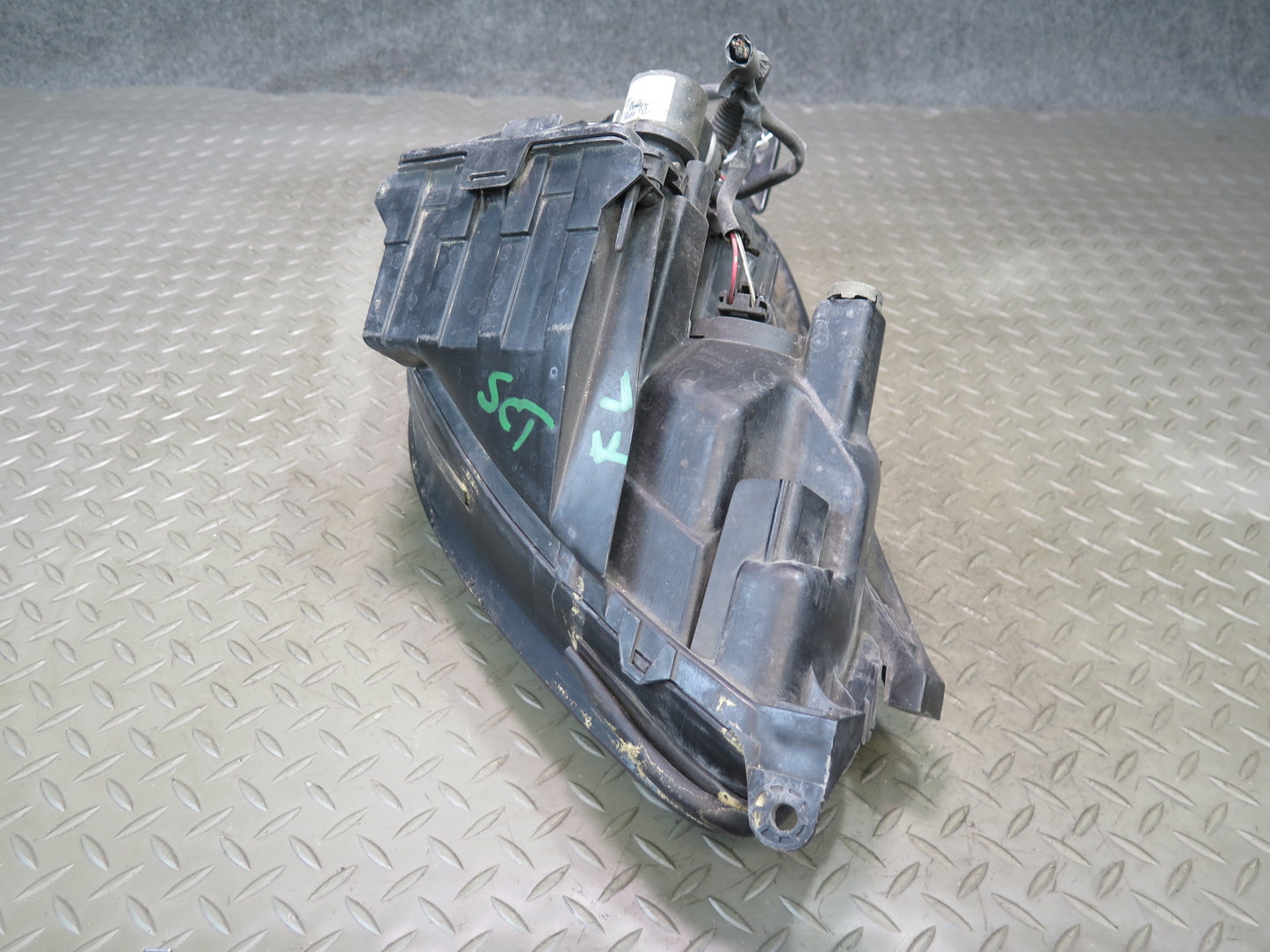 02-05 Lexus UZZ40L SC430 Left Driver Side Halogen Headlight Lamp Assembly OEM