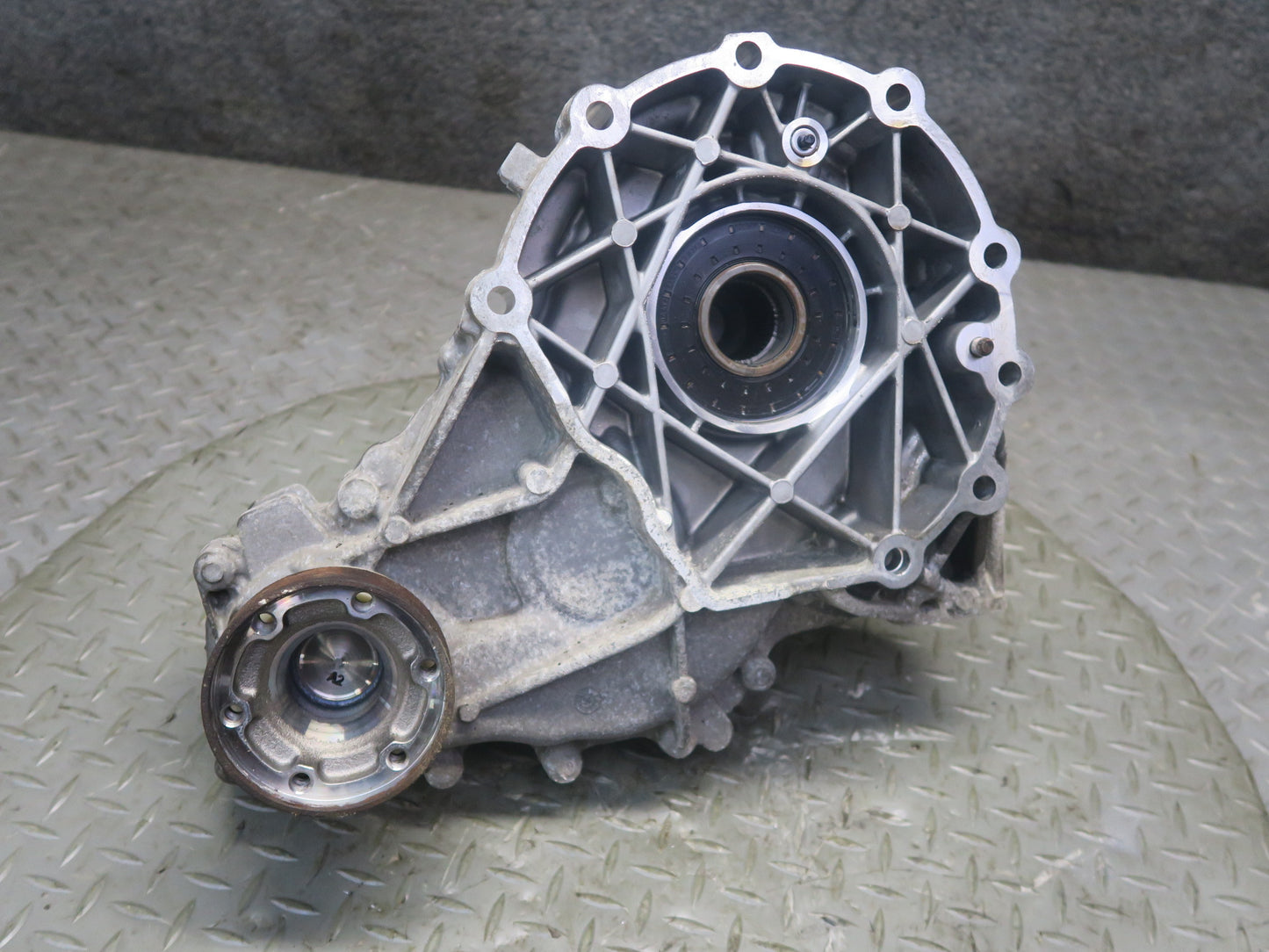 2014-2020 Maserati Ghibli M157 SQ4 AWD Transmission Transfer Case Box W/ Motor