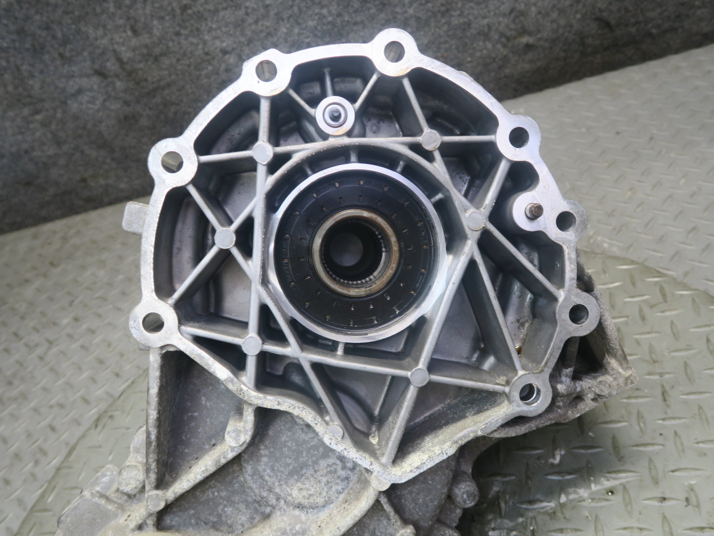2014-2020 Maserati Ghibli M157 SQ4 AWD Transmission Transfer Case Box W/ Motor