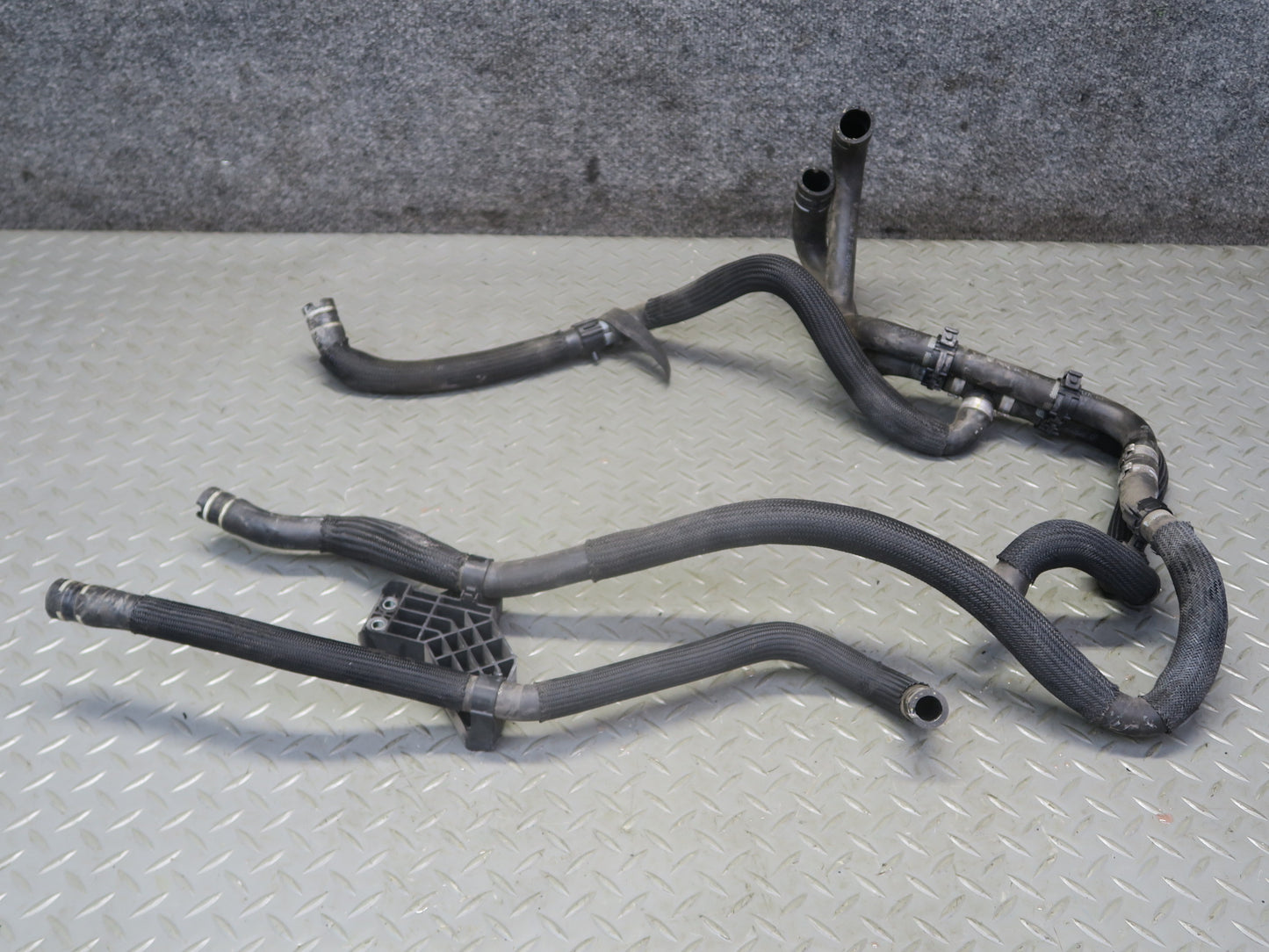2014-2020 Maserati Ghibli M157 SQ4 3.0L Engine Water Coolant Hose Line Pipe Set