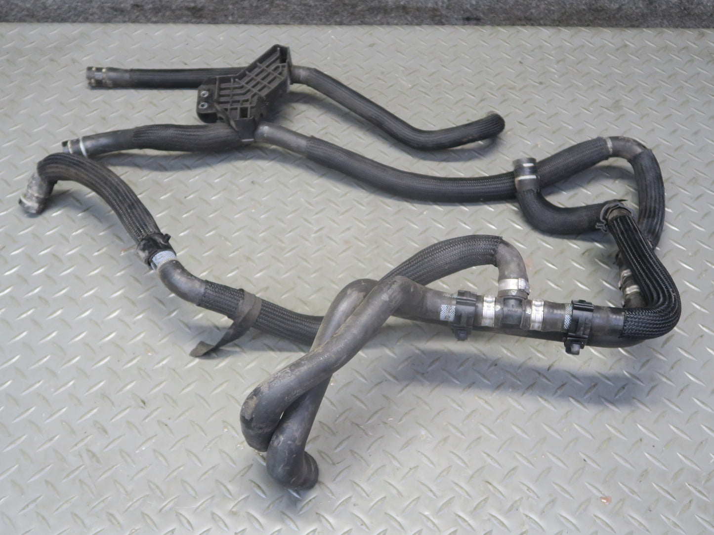 2014-2020 Maserati Ghibli M157 SQ4 3.0L Engine Water Coolant Hose Line Pipe Set