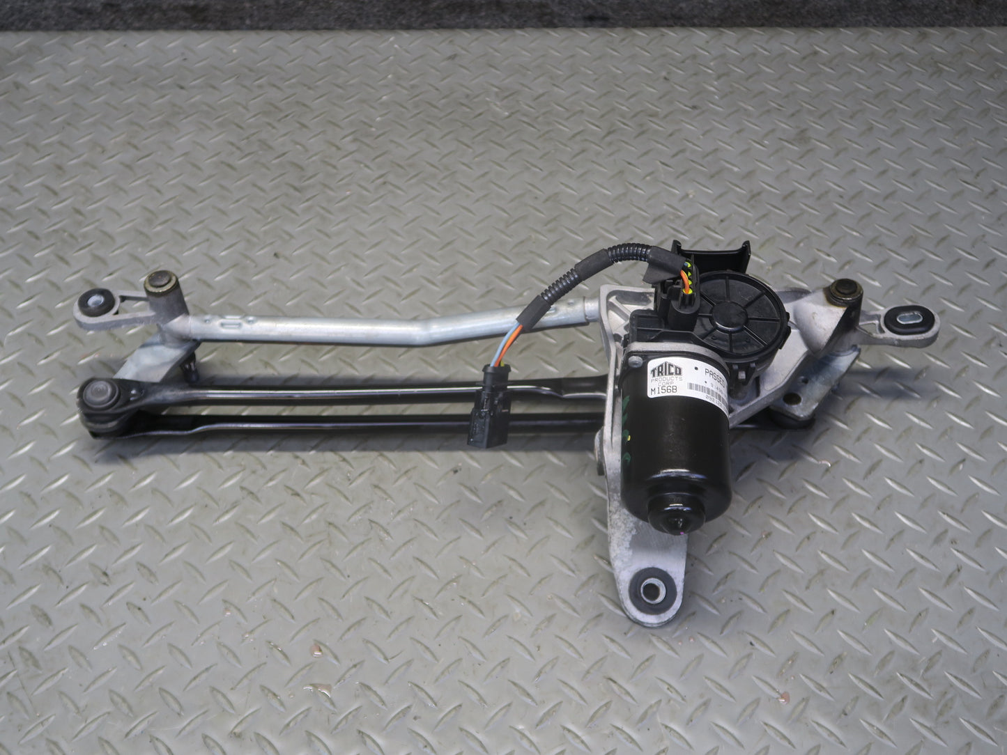2014-2020 Maserati Ghibli M157 Front Windshield Wiper Linkage W/ Motor
