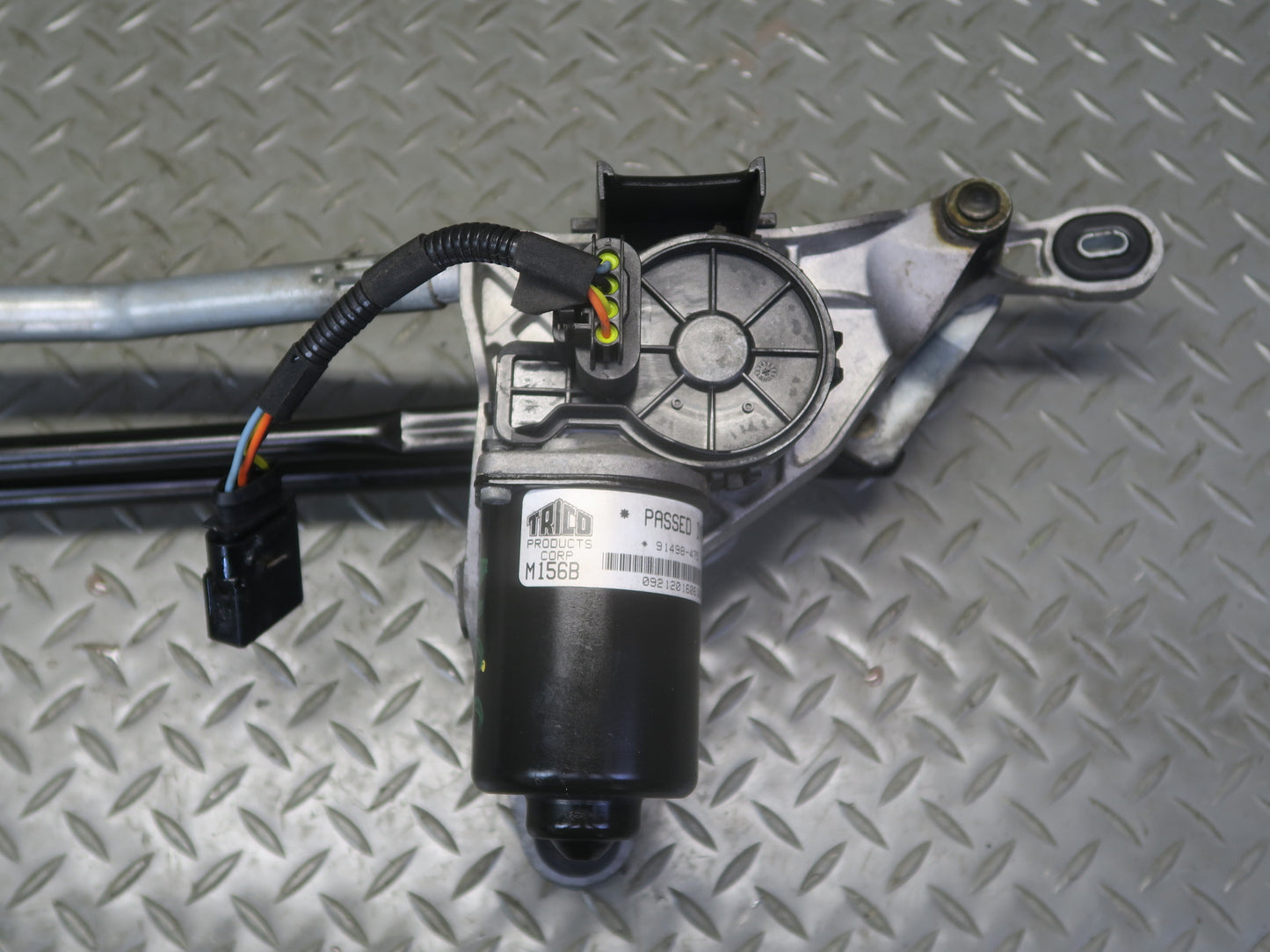 2014-2020 Maserati Ghibli M157 Front Windshield Wiper Linkage W/ Motor