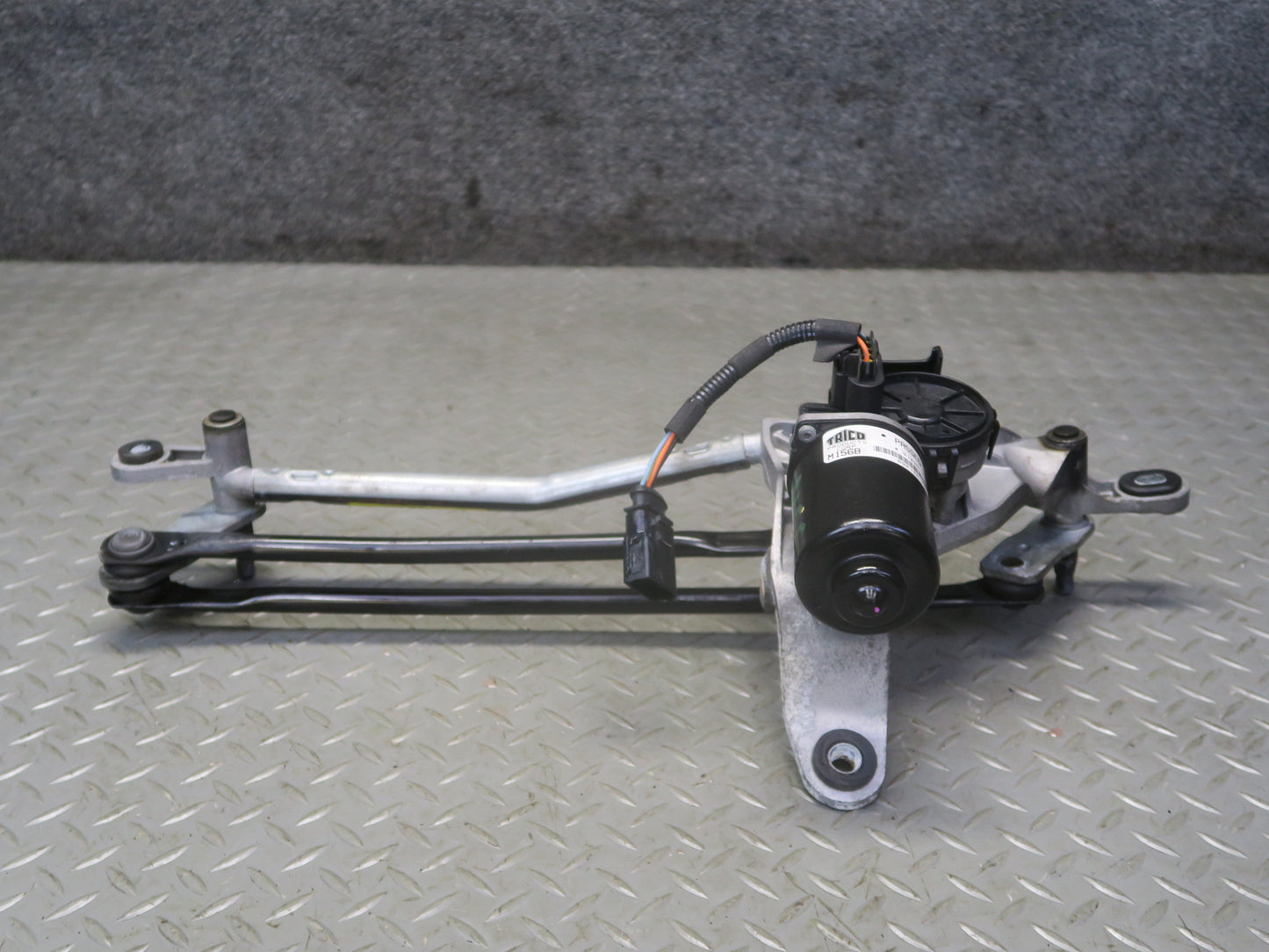 2014-2020 Maserati Ghibli M157 Front Windshield Wiper Linkage W/ Motor