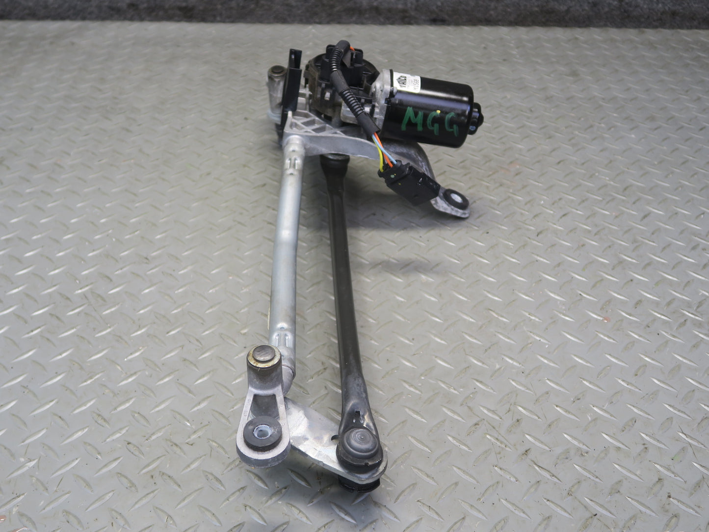 2014-2020 Maserati Ghibli M157 Front Windshield Wiper Linkage W/ Motor
