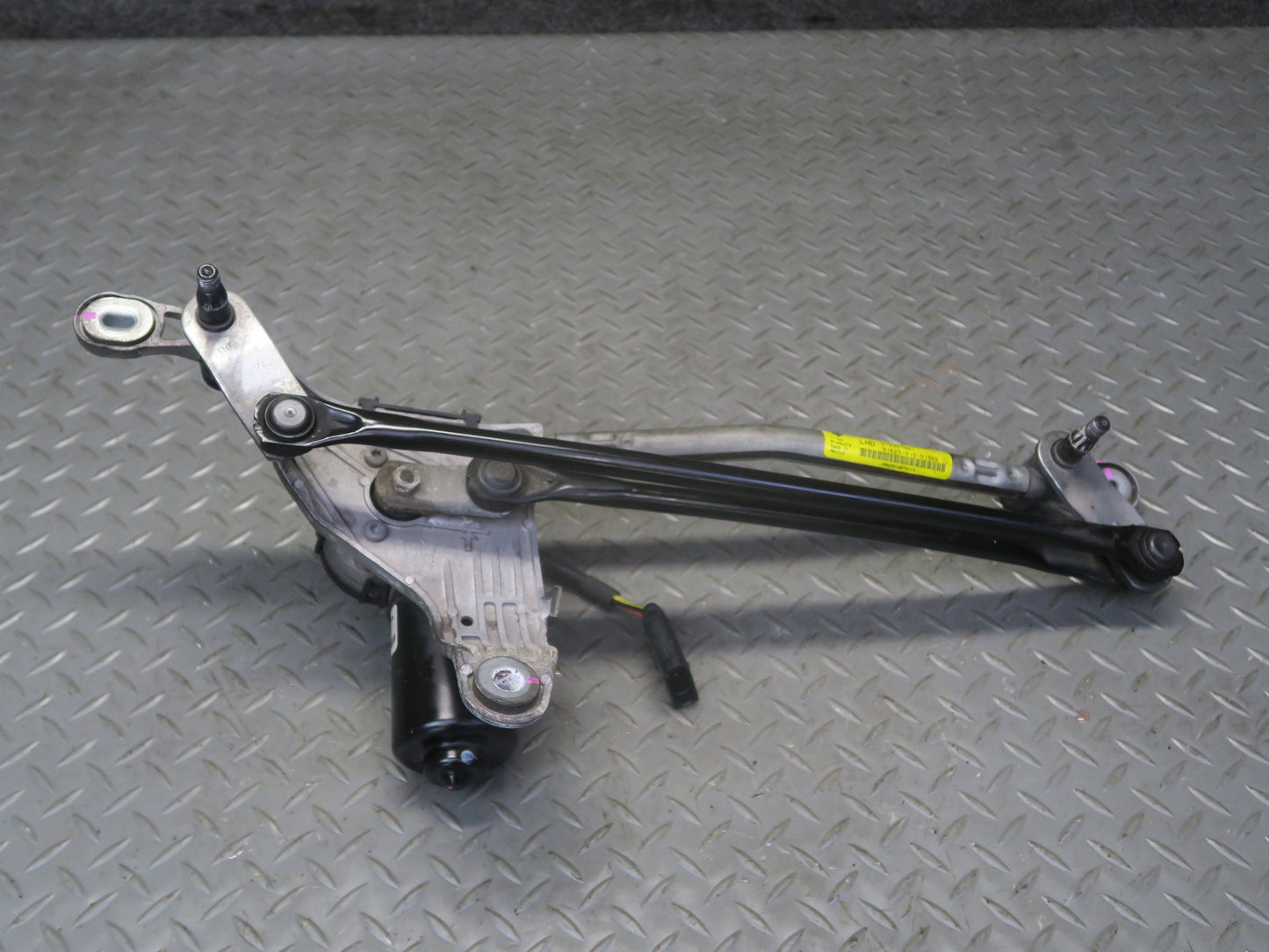 2014-2020 Maserati Ghibli M157 Front Windshield Wiper Linkage W/ Motor