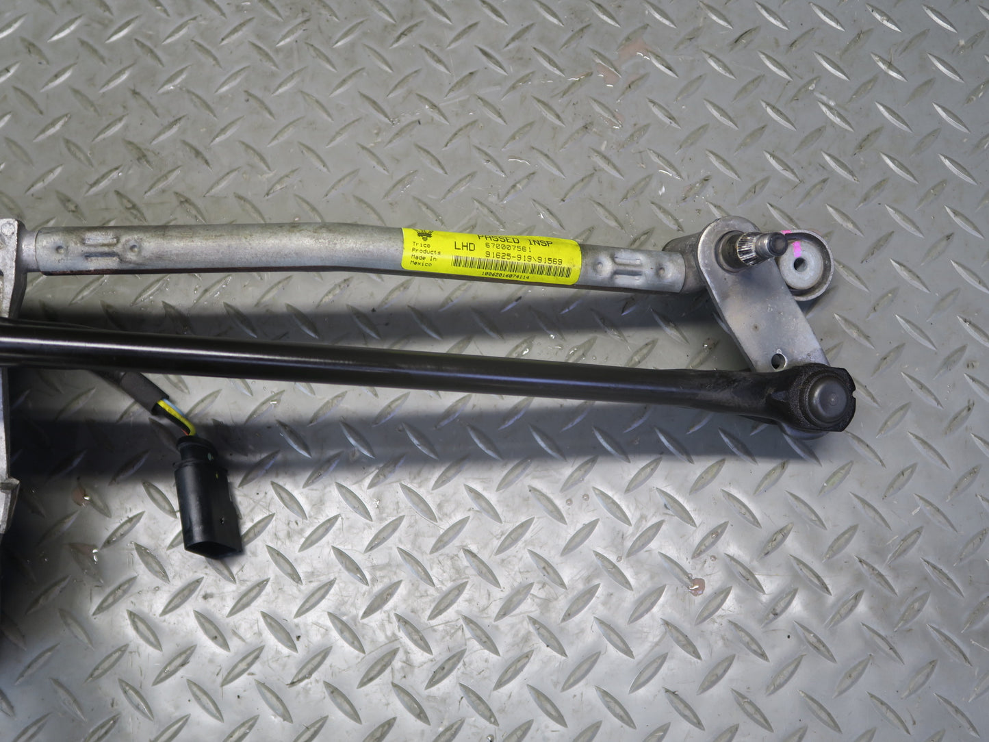 2014-2020 Maserati Ghibli M157 Front Windshield Wiper Linkage W/ Motor