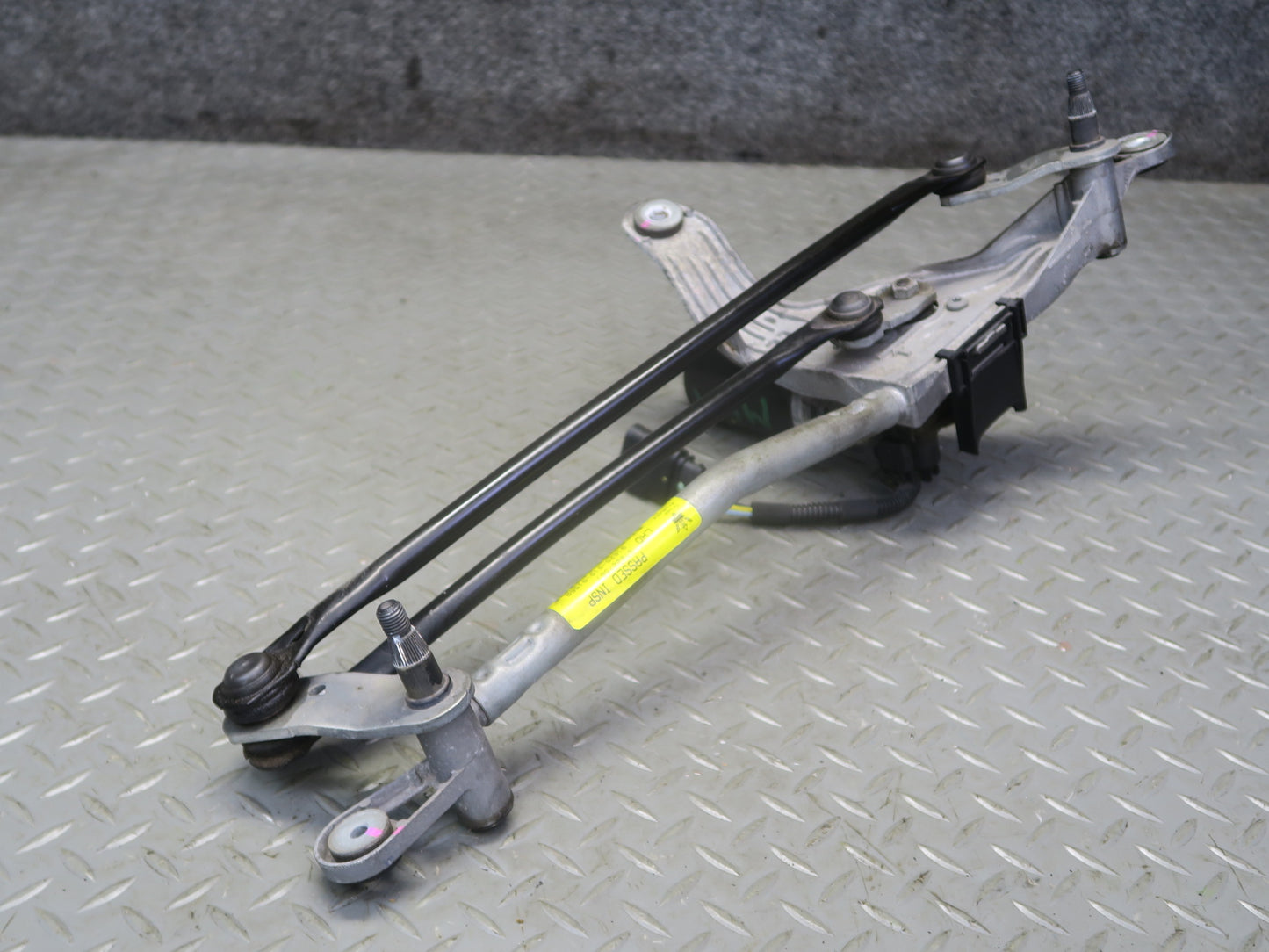 2014-2020 Maserati Ghibli M157 Front Windshield Wiper Linkage W/ Motor