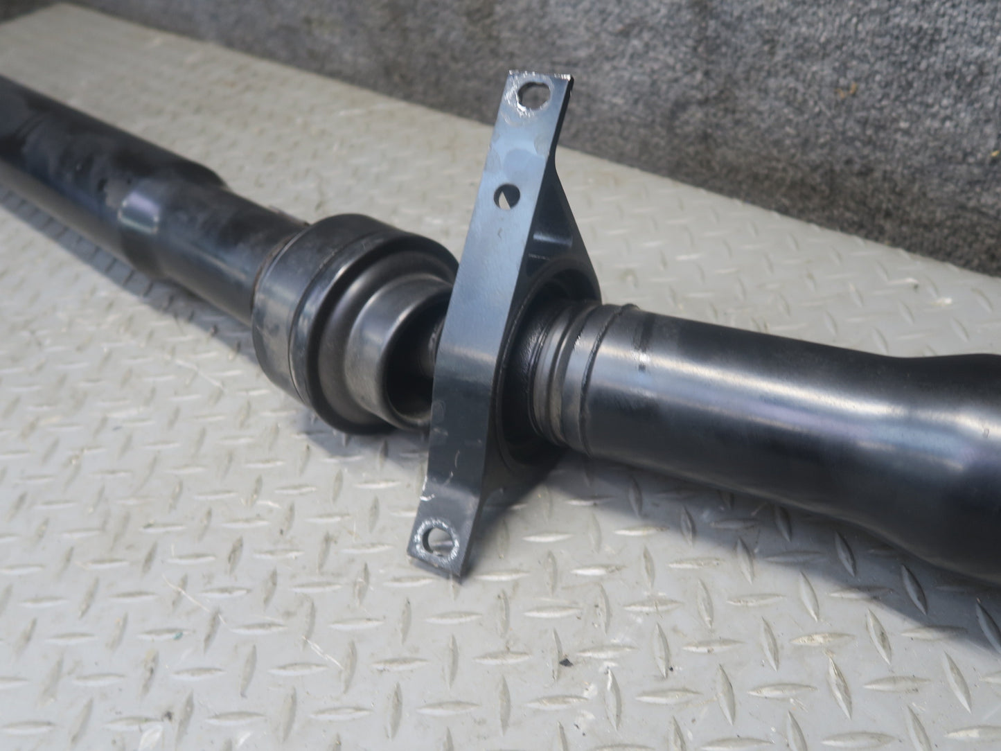 2014-2020 Maserati Ghibli M157 SQ4 AWD Rear Drive Shaft Driveshaft Propeller