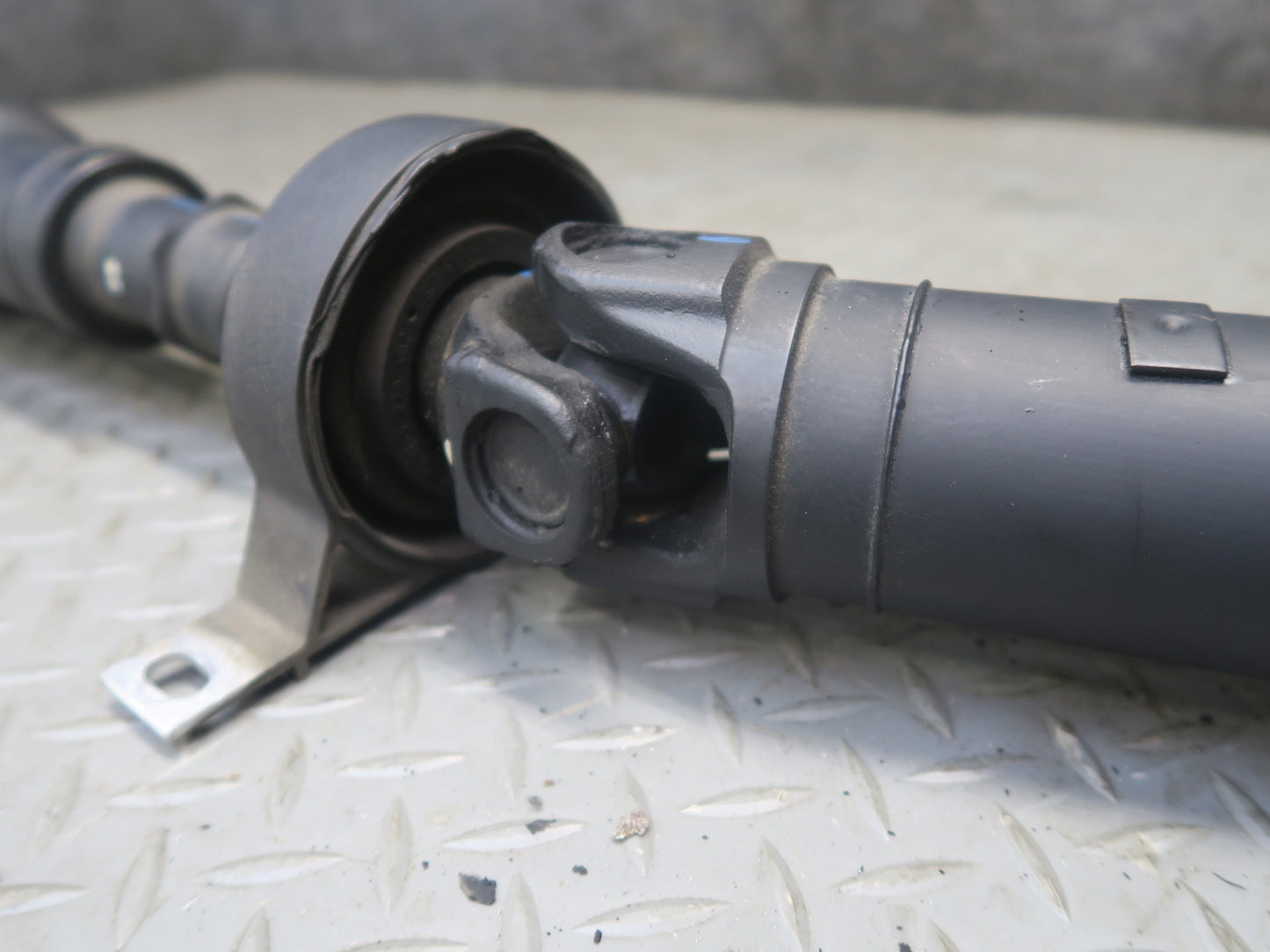 03-05 BMW E85 Z4 M54 RWD M/T Rear Driveshaft Drive Shaft 66K Miles 7514468 OEM