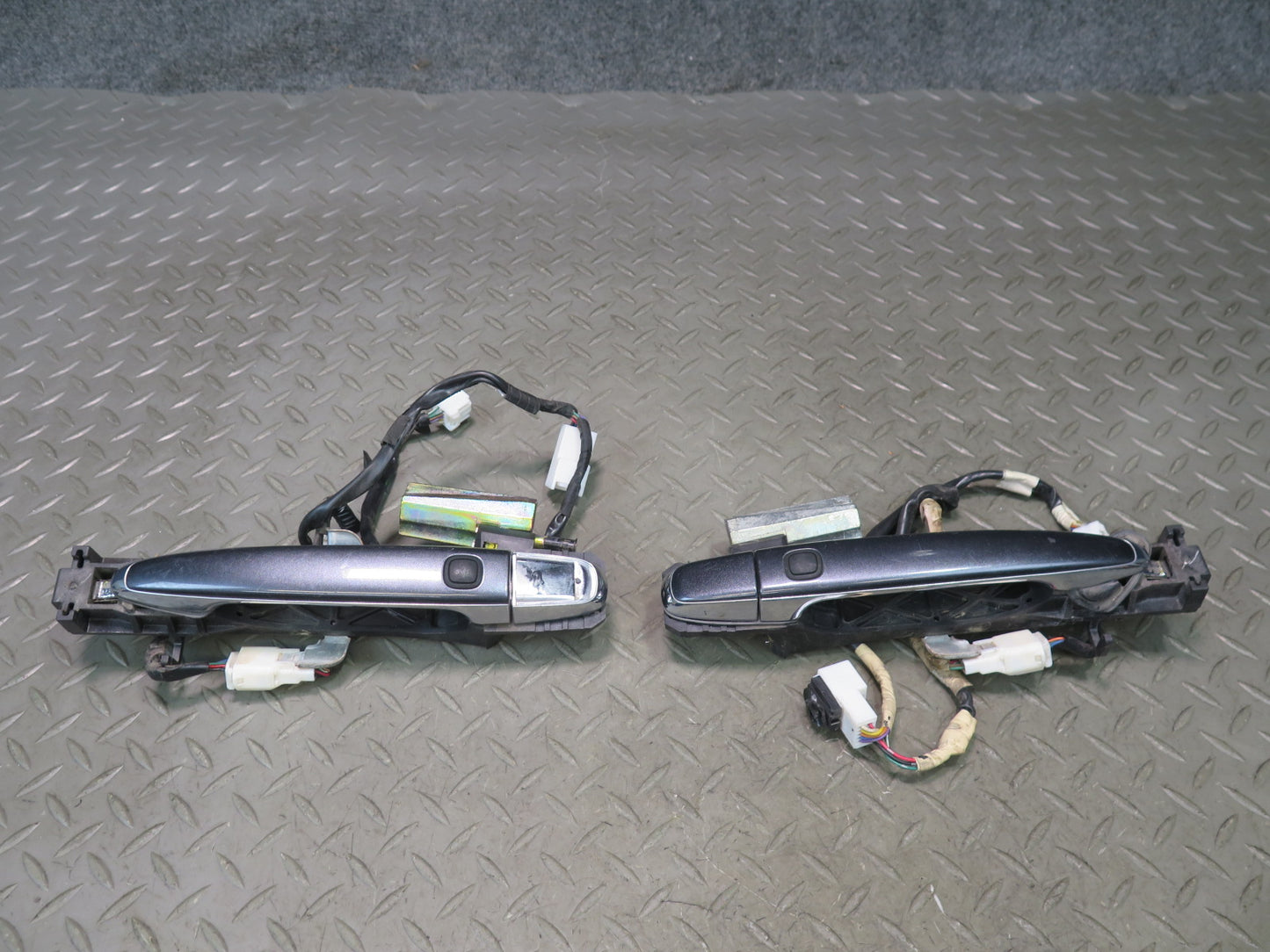 04-06 Lexus LS430 Rear Left & Right Door Exterior Handle Set w Smart Access OEM