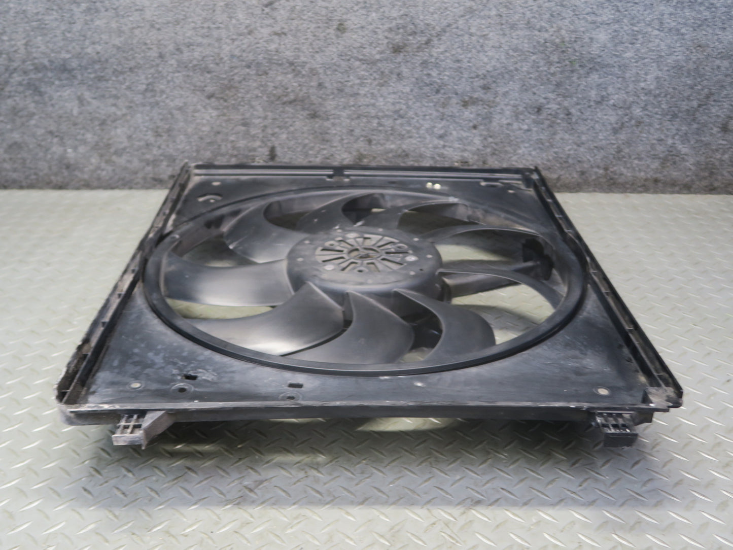 2014-2020 Maserati Ghibli M157 SQ4 3.0L Engine Cooling Radiator Fan W/ Motor