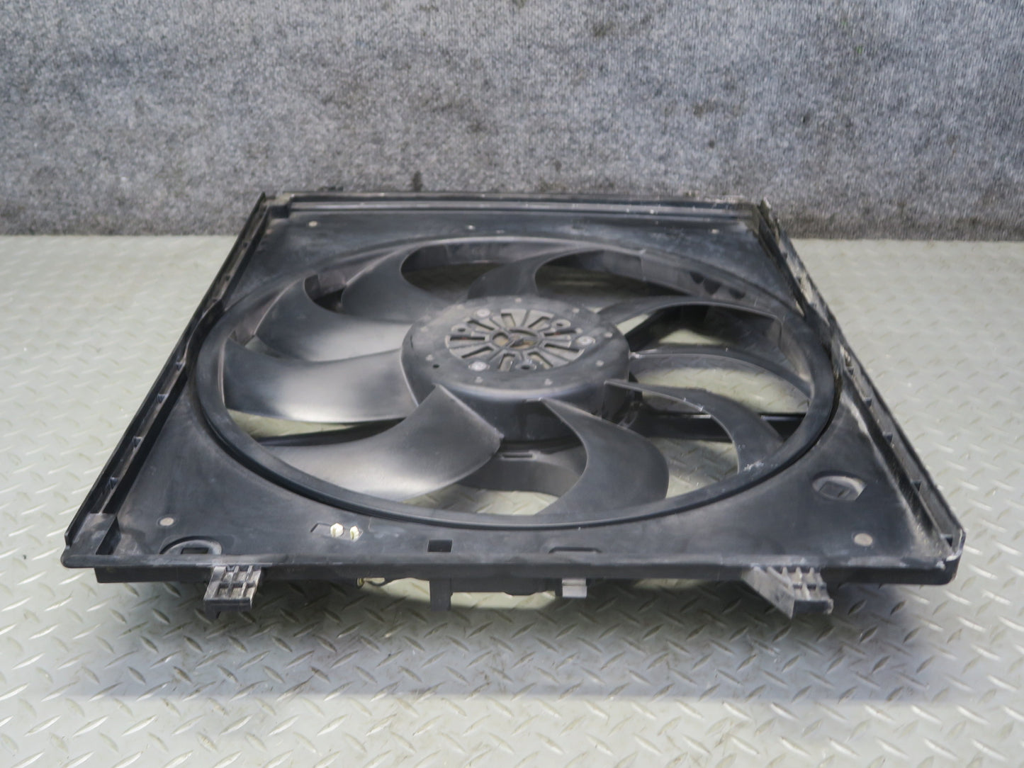 2014-2020 Maserati Ghibli M157 SQ4 3.0L Engine Cooling Radiator Fan W/ Motor