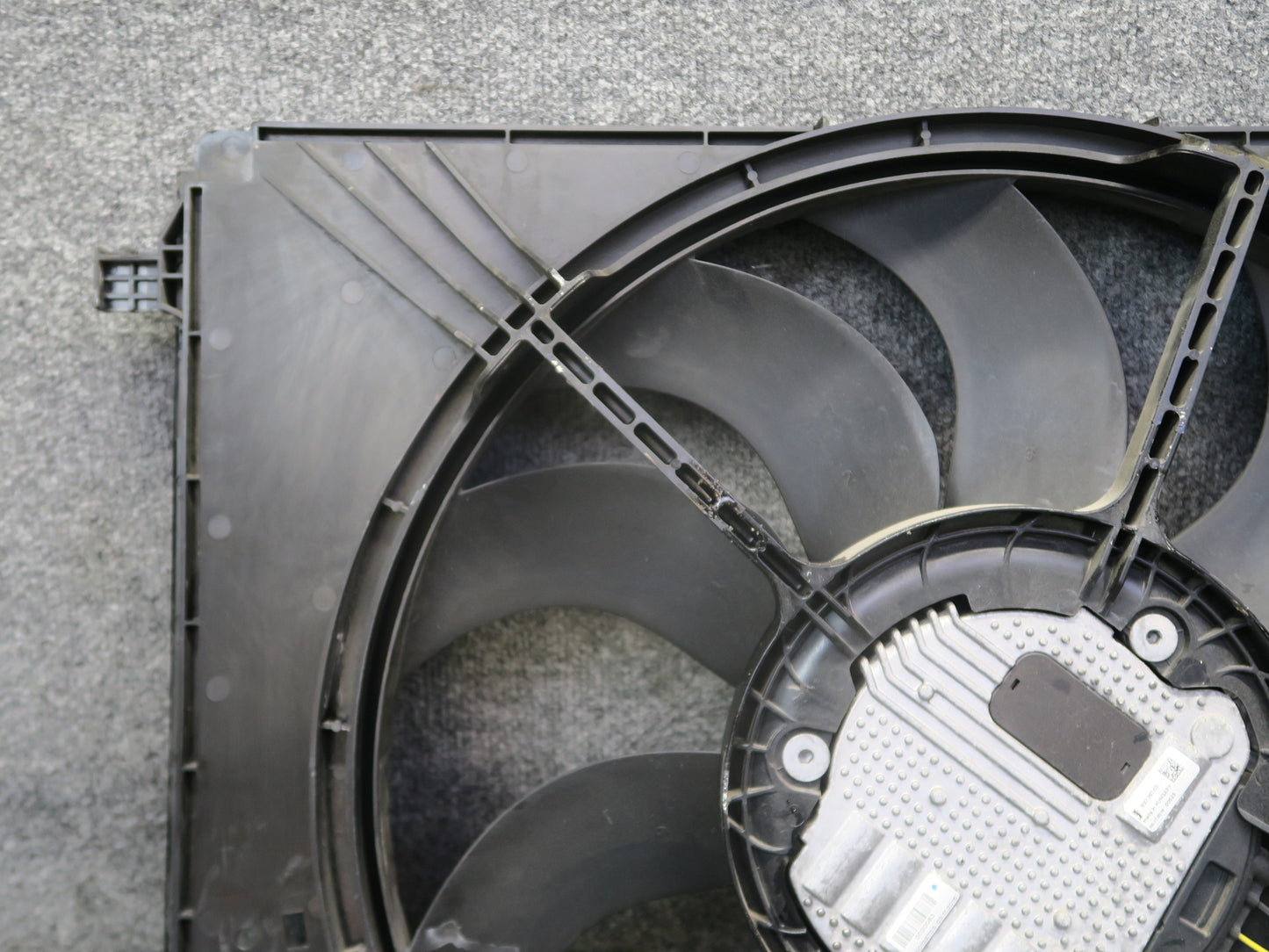 2014-2020 Maserati Ghibli M157 SQ4 3.0L Engine Cooling Radiator Fan W/ Motor