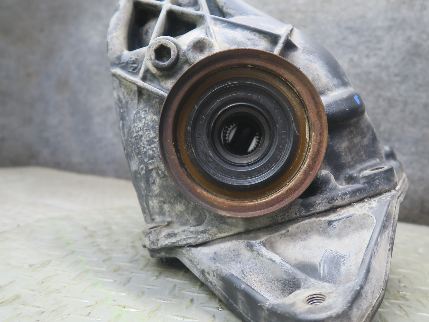 12-15 Mercedes W166 ML350 RWD Rear Differential Carrier 3:69 1663500514 OEM