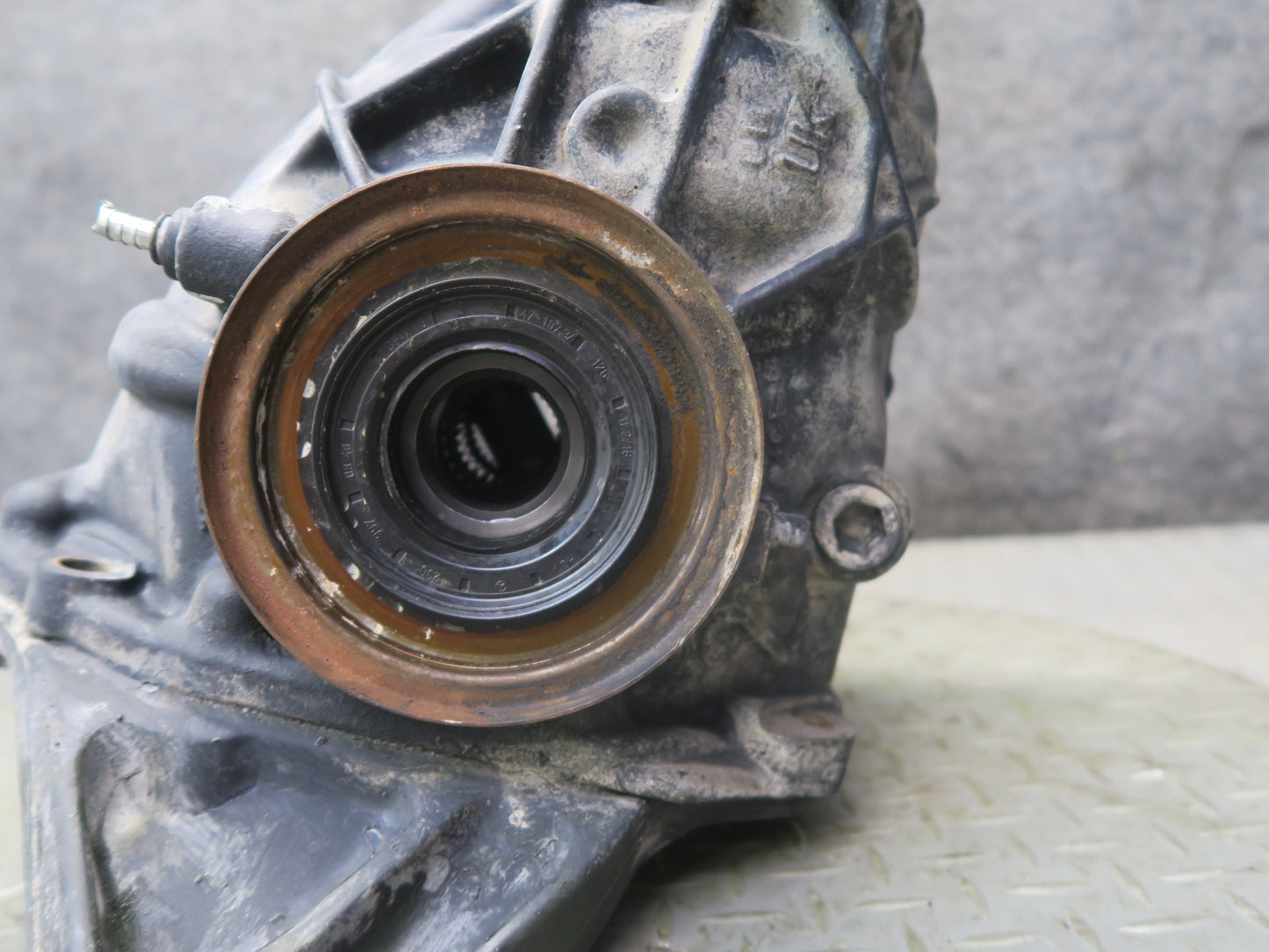 12-15 Mercedes W166 ML350 RWD Rear Differential Carrier 3:69 1663500514 OEM